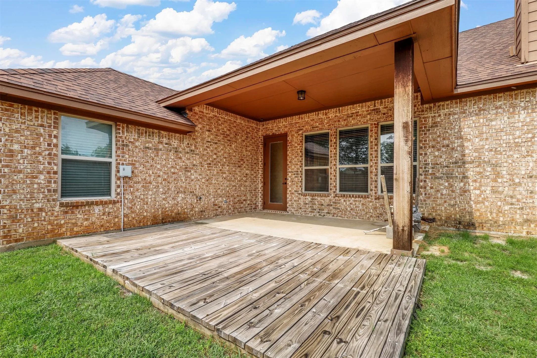 Single Family Residence For Sale in Hood County , 210 Donna Circle, Granbury, Texas 76049, 3 Bedrooms, 3 Bathrooms, 2 Garage spaces, 2,045 Sqft, built in 2016, Preowned, Price $325,000, mls#21245297, Real Estate Agent in Granbury, Homes For Sale in Hood county, Homes For Sale in Granbury, Realtor in Granbury Texas, Real Estate Brokerage Independent Realty Texas, Luminita Cordes Realtor