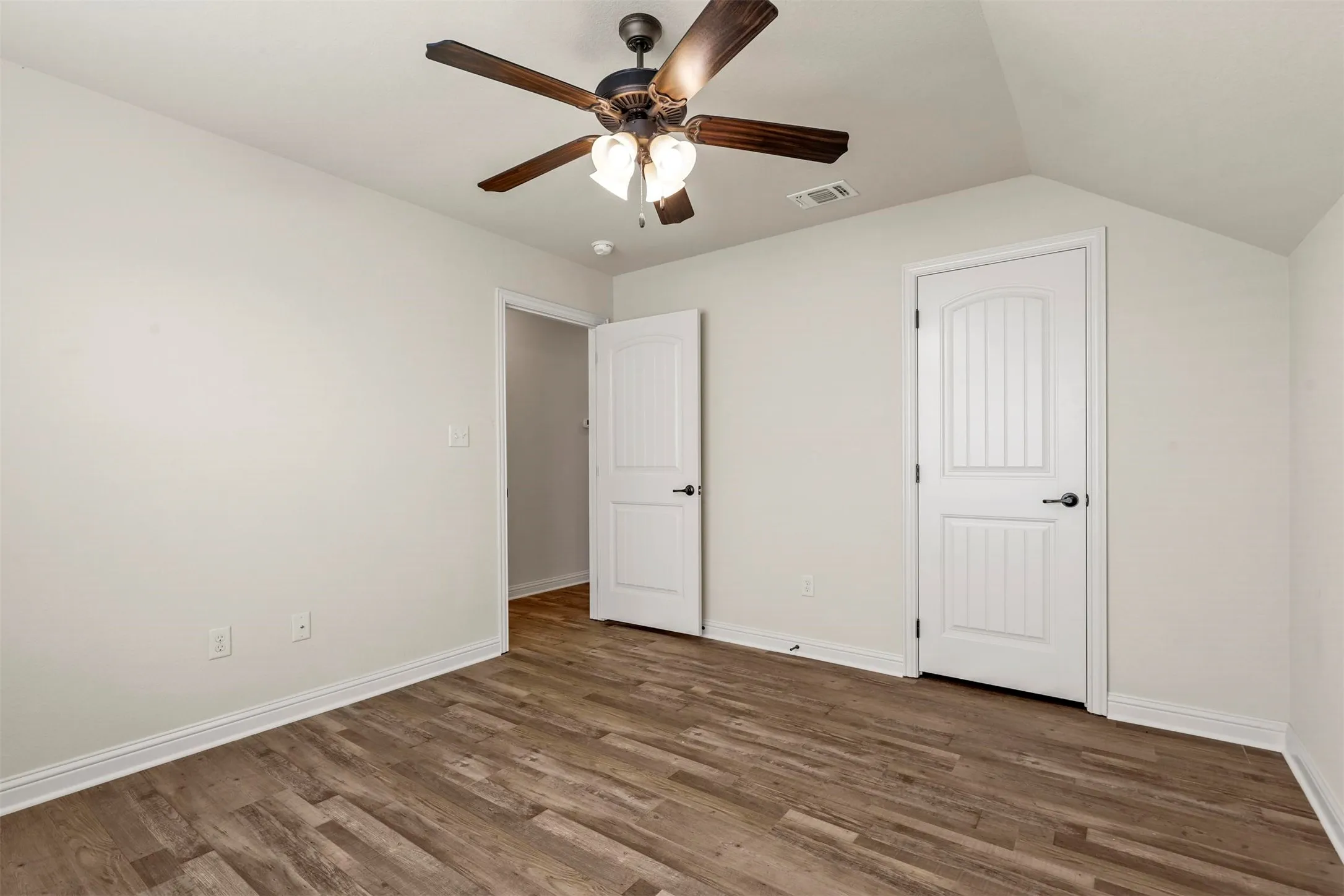 Single Family Residence For Sale in Hood County , 210 Donna Circle, Granbury, Texas 76049, 3 Bedrooms, 3 Bathrooms, 2 Garage spaces, 2,045 Sqft, built in 2016, Preowned, Price $325,000, mls#21245297, Real Estate Agent in Granbury, Homes For Sale in Hood county, Homes For Sale in Granbury, Realtor in Granbury Texas, Real Estate Brokerage Independent Realty Texas, Luminita Cordes Realtor