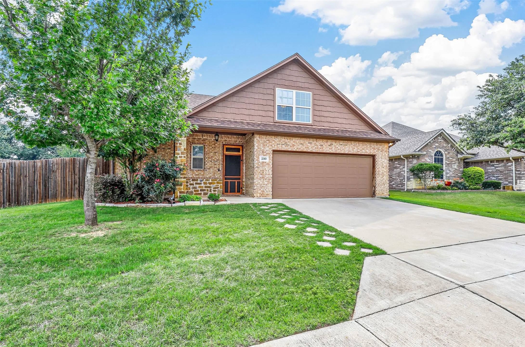 Single Family Residence For Sale in Hood County , 210 Donna Circle, Granbury, Texas 76049, 3 Bedrooms, 3 Bathrooms, 2 Garage spaces, 2,045 Sqft, built in 2016, Preowned, Price $325,000, mls#21245297, Real Estate Agent in Granbury, Homes For Sale in Hood county, Homes For Sale in Granbury, Realtor in Granbury Texas, Real Estate Brokerage Independent Realty Texas, Luminita Cordes Realtor