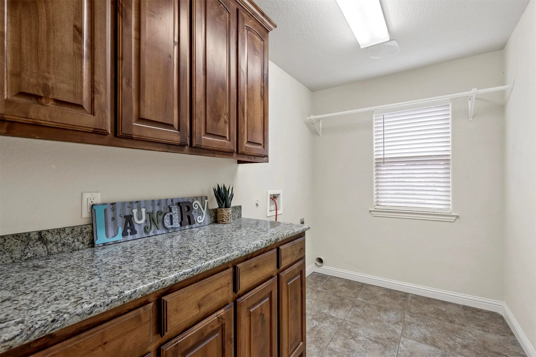 Single Family Residence For Sale in Hood County , 210 Donna Circle, Granbury, Texas 76049, 3 Bedrooms, 3 Bathrooms, 2 Garage spaces, 2,045 Sqft, built in 2016, Preowned, Price $325,000, mls#21245297, Real Estate Agent in Granbury, Homes For Sale in Hood county, Homes For Sale in Granbury, Realtor in Granbury Texas, Real Estate Brokerage Independent Realty Texas, Luminita Cordes Realtor