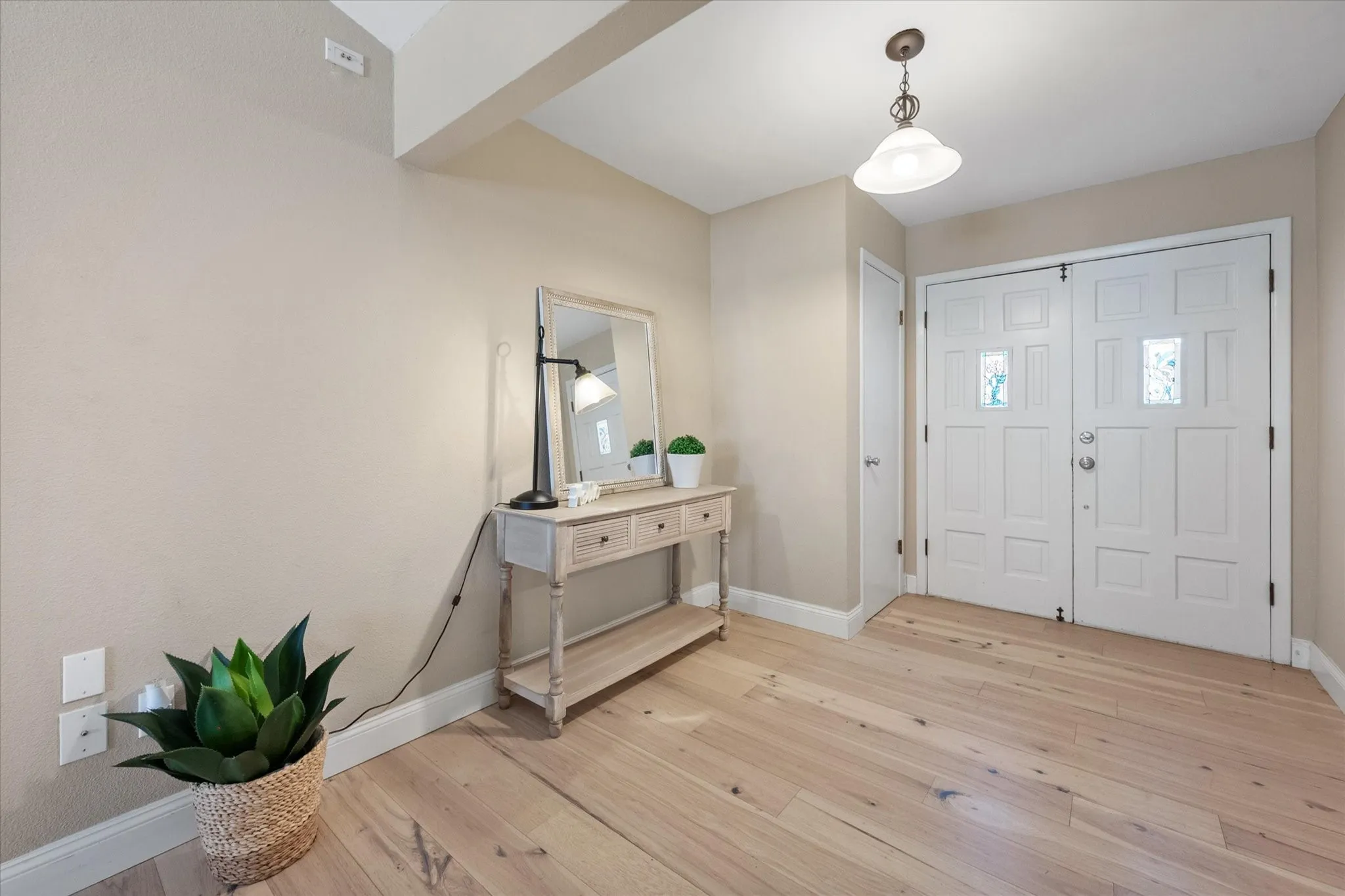 Single Family Residence For Sale in Tarrant County , 212 S Heights Drive, Crowley, Texas 76036, 3 Bedroom, 2 Bathroom, 2 Garage spaces, 1,614 Sqft, built in 1973, Preowned, mls#21251617, Real Estate Agent in Crowley, Homes For Sale in Tarrant county, Homes For Sale in Crowley, Realtor in Crowley Texas, Real Estate Brokerage Independent Realty Texas, Luminita Cordes Realtor