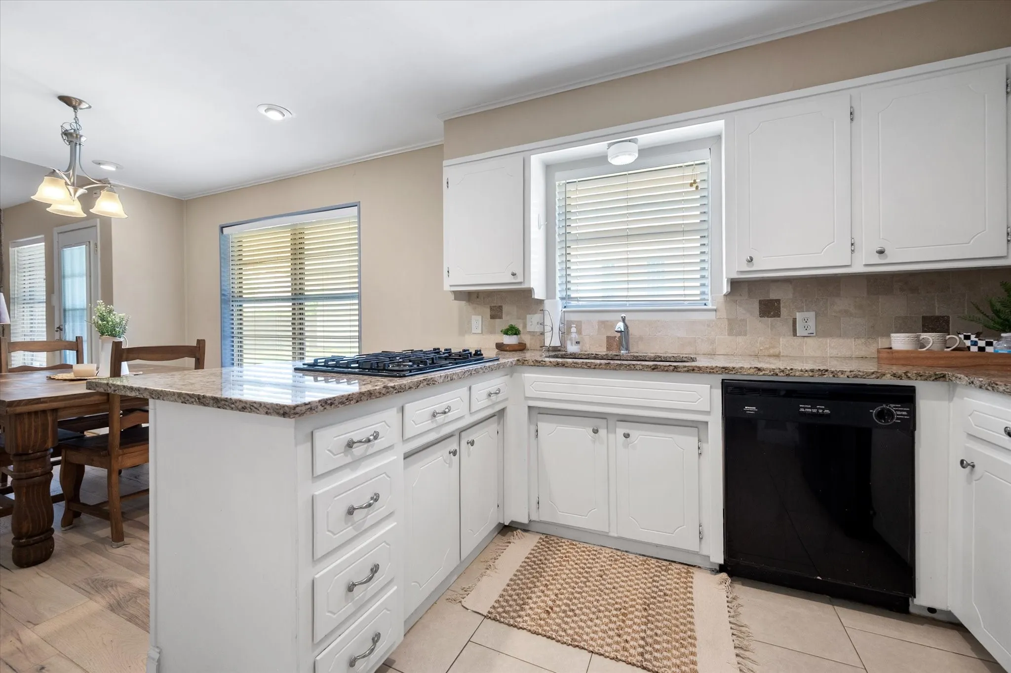 Single Family Residence For Sale in Tarrant County , 212 S Heights Drive, Crowley, Texas 76036, 3 Bedroom, 2 Bathroom, 2 Garage spaces, 1,614 Sqft, built in 1973, Preowned, mls#21251617, Real Estate Agent in Crowley, Homes For Sale in Tarrant county, Homes For Sale in Crowley, Realtor in Crowley Texas, Real Estate Brokerage Independent Realty Texas, Luminita Cordes Realtor
