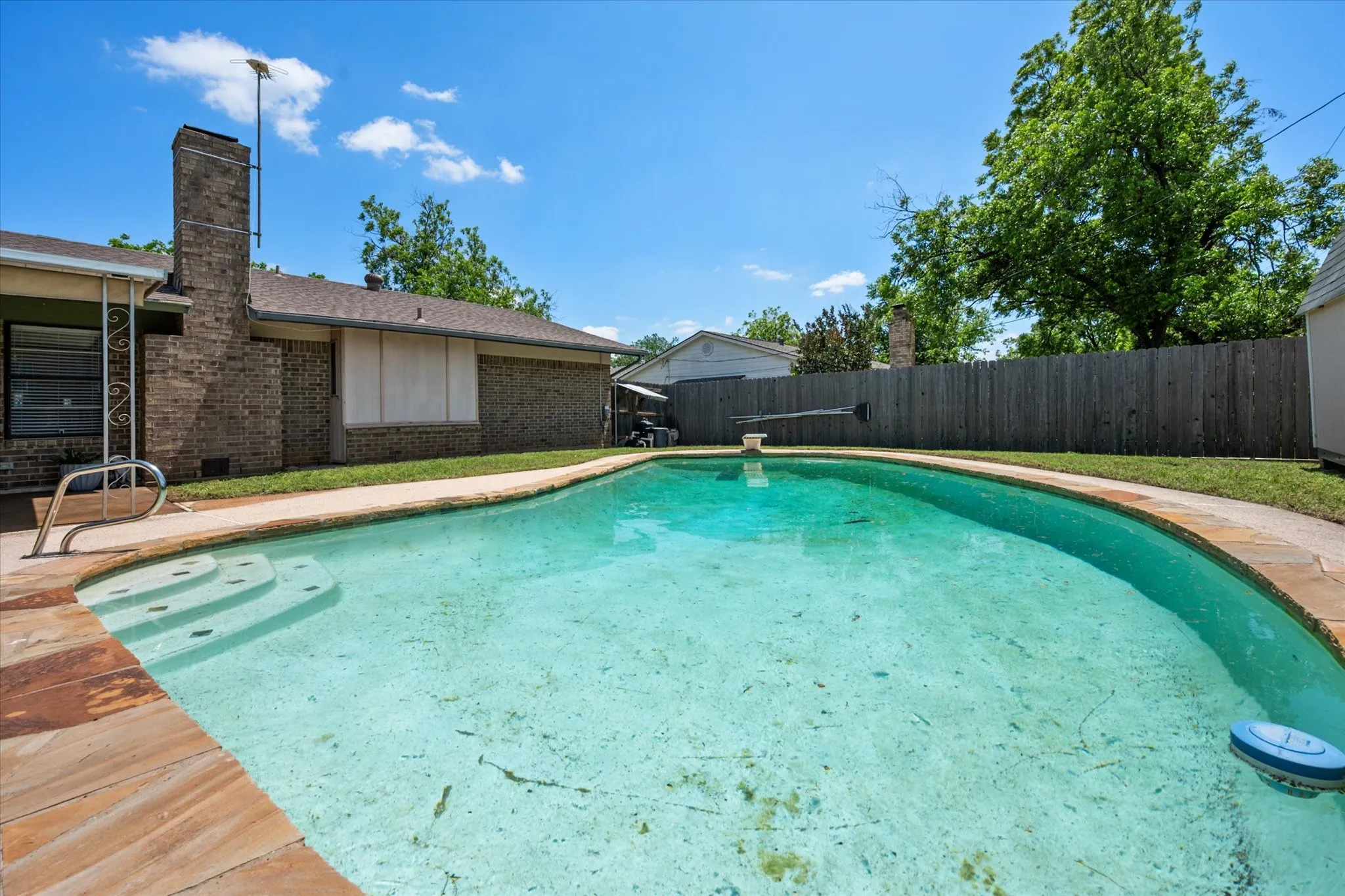 Single Family Residence For Sale in Tarrant County , 212 S Heights Drive, Crowley, Texas 76036, 3 Bedroom, 2 Bathroom, 2 Garage spaces, 1,614 Sqft, built in 1973, Preowned, mls#21251617, Real Estate Agent in Crowley, Homes For Sale in Tarrant county, Homes For Sale in Crowley, Realtor in Crowley Texas, Real Estate Brokerage Independent Realty Texas, Luminita Cordes Realtor