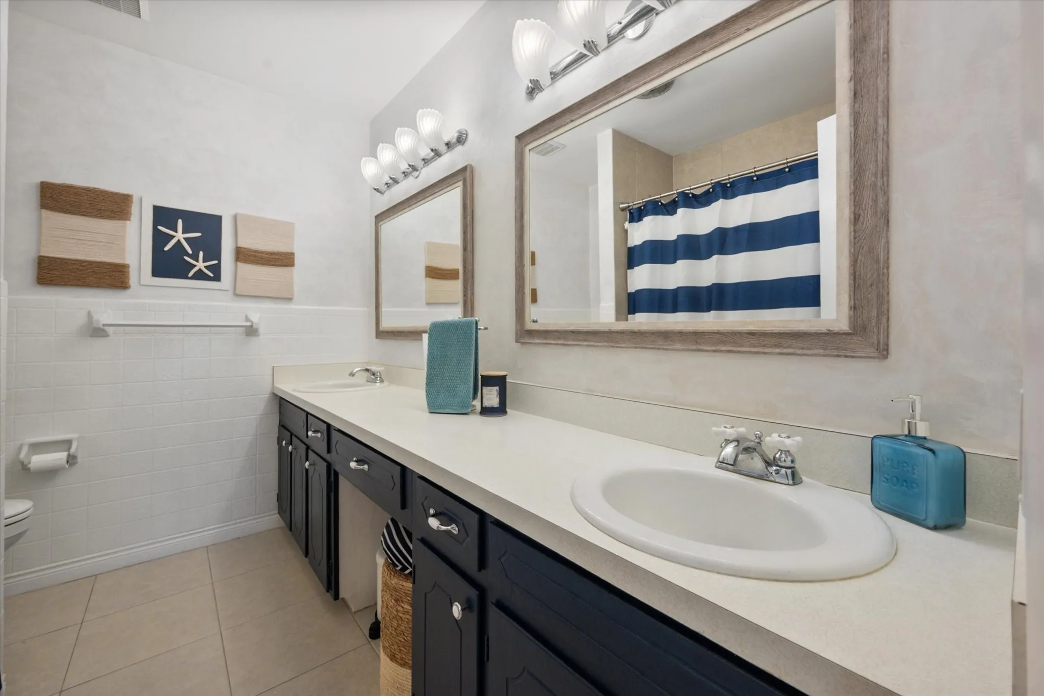 Single Family Residence For Sale in Tarrant County , 212 S Heights Drive, Crowley, Texas 76036, 3 Bedroom, 2 Bathroom, 2 Garage spaces, 1,614 Sqft, built in 1973, Preowned, mls#21251617, Real Estate Agent in Crowley, Homes For Sale in Tarrant county, Homes For Sale in Crowley, Realtor in Crowley Texas, Real Estate Brokerage Independent Realty Texas, Luminita Cordes Realtor