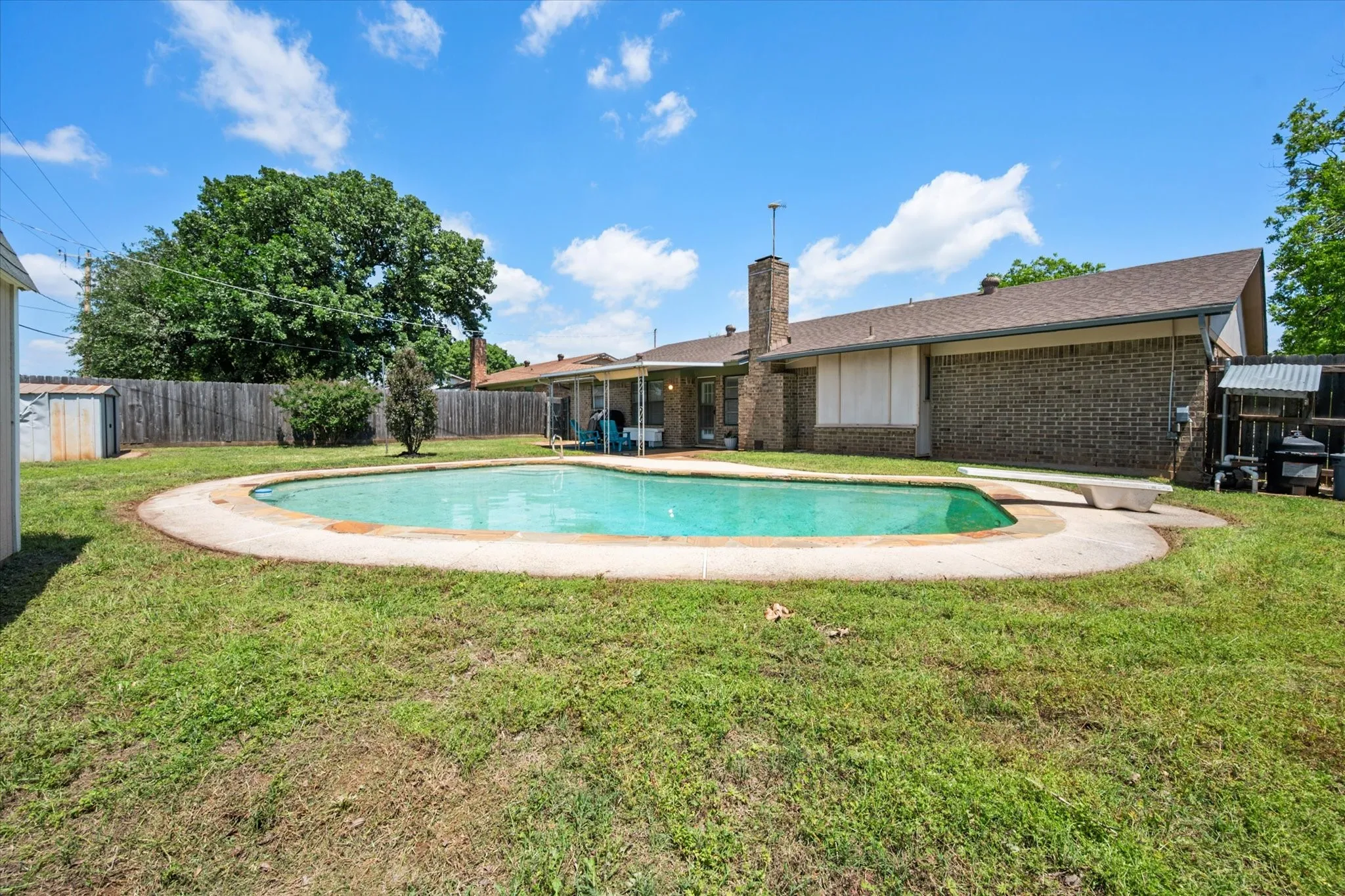 Single Family Residence For Sale in Tarrant County , 212 S Heights Drive, Crowley, Texas 76036, 3 Bedroom, 2 Bathroom, 2 Garage spaces, 1,614 Sqft, built in 1973, Preowned, mls#21251617, Real Estate Agent in Crowley, Homes For Sale in Tarrant county, Homes For Sale in Crowley, Realtor in Crowley Texas, Real Estate Brokerage Independent Realty Texas, Luminita Cordes Realtor