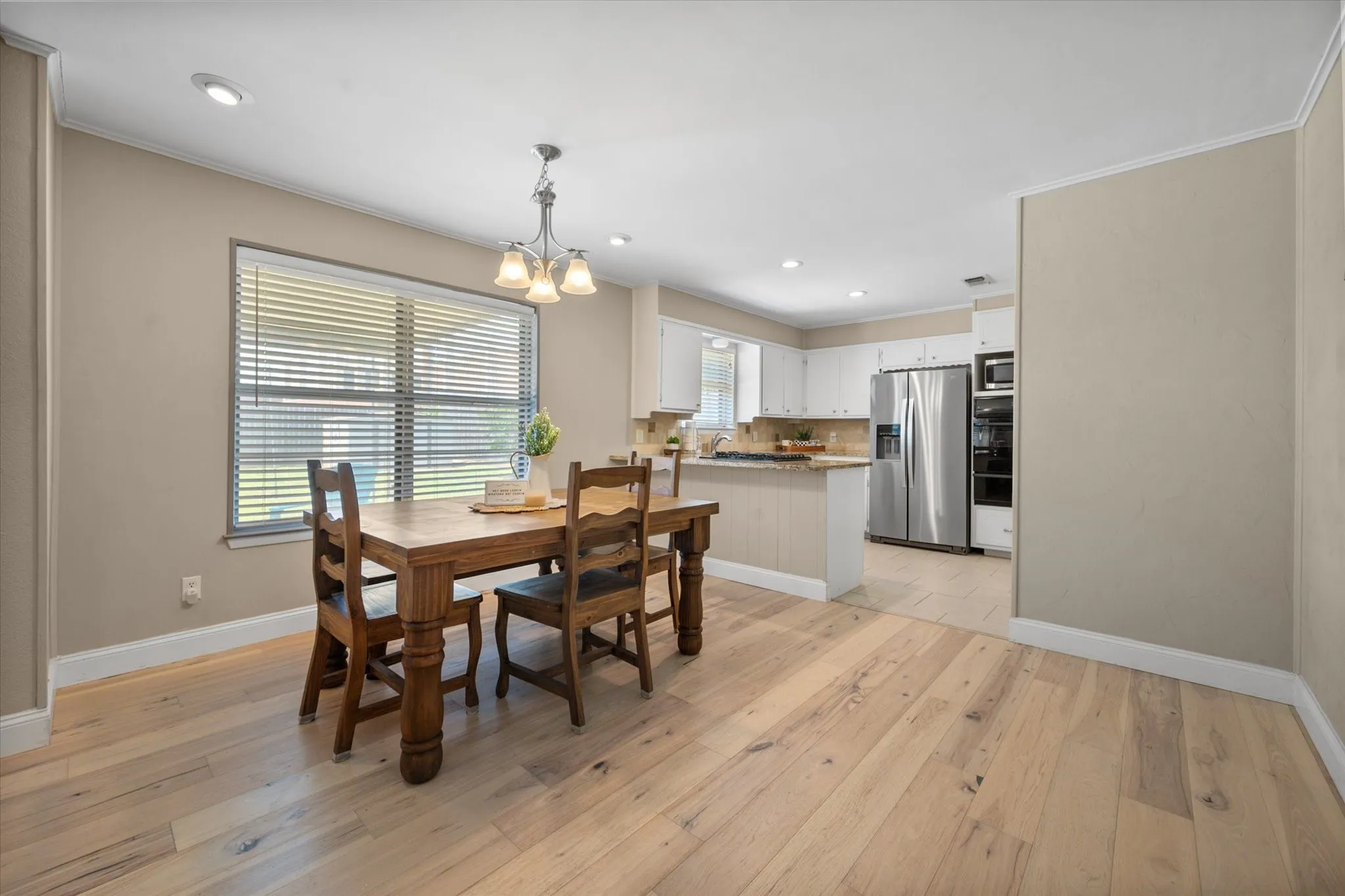 Single Family Residence For Sale in Tarrant County , 212 S Heights Drive, Crowley, Texas 76036, 3 Bedroom, 2 Bathroom, 2 Garage spaces, 1,614 Sqft, built in 1973, Preowned, mls#21251617, Real Estate Agent in Crowley, Homes For Sale in Tarrant county, Homes For Sale in Crowley, Realtor in Crowley Texas, Real Estate Brokerage Independent Realty Texas, Luminita Cordes Realtor