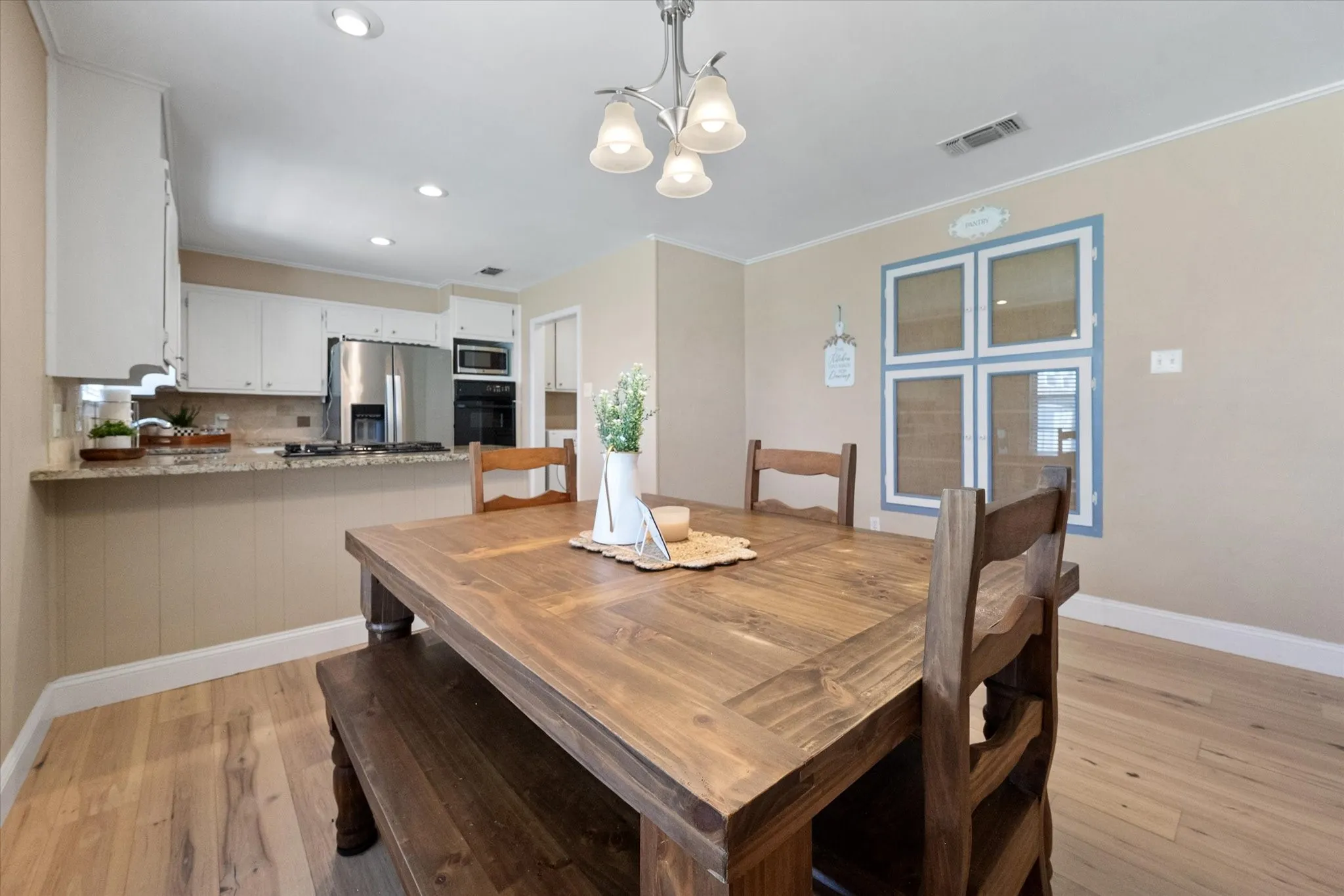 Single Family Residence For Sale in Tarrant County , 212 S Heights Drive, Crowley, Texas 76036, 3 Bedroom, 2 Bathroom, 2 Garage spaces, 1,614 Sqft, built in 1973, Preowned, mls#21251617, Real Estate Agent in Crowley, Homes For Sale in Tarrant county, Homes For Sale in Crowley, Realtor in Crowley Texas, Real Estate Brokerage Independent Realty Texas, Luminita Cordes Realtor