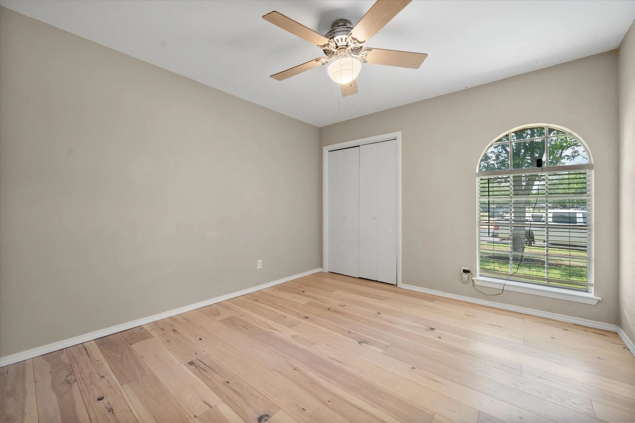 Single Family Residence For Sale in Tarrant County , 212 S Heights Drive, Crowley, Texas 76036, 3 Bedroom, 2 Bathroom, 2 Garage spaces, 1,614 Sqft, built in 1973, Preowned, mls#21251617, Real Estate Agent in Crowley, Homes For Sale in Tarrant county, Homes For Sale in Crowley, Realtor in Crowley Texas, Real Estate Brokerage Independent Realty Texas, Luminita Cordes Realtor