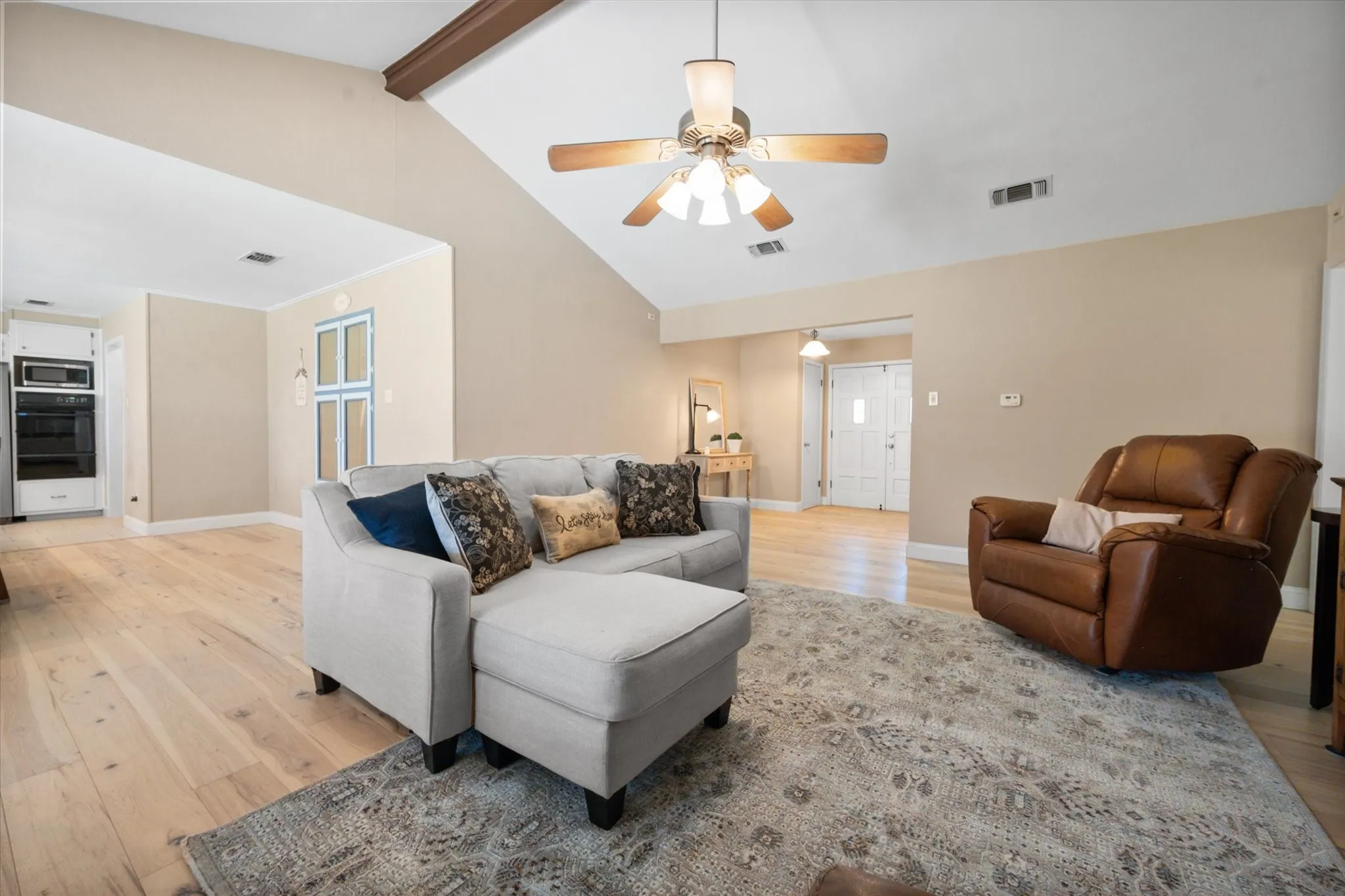 Single Family Residence For Sale in Tarrant County , 212 S Heights Drive, Crowley, Texas 76036, 3 Bedroom, 2 Bathroom, 2 Garage spaces, 1,614 Sqft, built in 1973, Preowned, mls#21251617, Real Estate Agent in Crowley, Homes For Sale in Tarrant county, Homes For Sale in Crowley, Realtor in Crowley Texas, Real Estate Brokerage Independent Realty Texas, Luminita Cordes Realtor