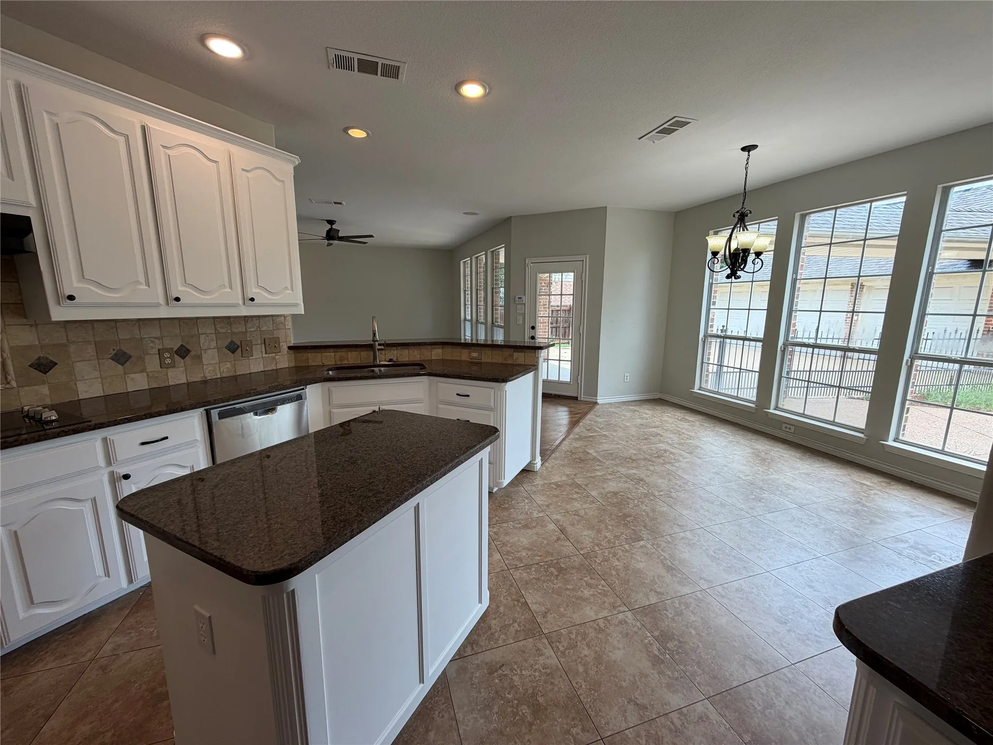 Single Family Residence For Sale in Tarrant County , 1710 Meridian Court, Keller, Texas 76248, 4 Bedroom, 3 Bathroom, 3 Garage spaces, 3,234 Sqft, built in 1998, mls#21251653, Real Estate Agent in Keller, Homes For Sale in Tarrant county, Homes For Sale in Keller, Realtor in Keller Texas, Real Estate Brokerage Independent Realty Texas, Luminita Cordes Realtor