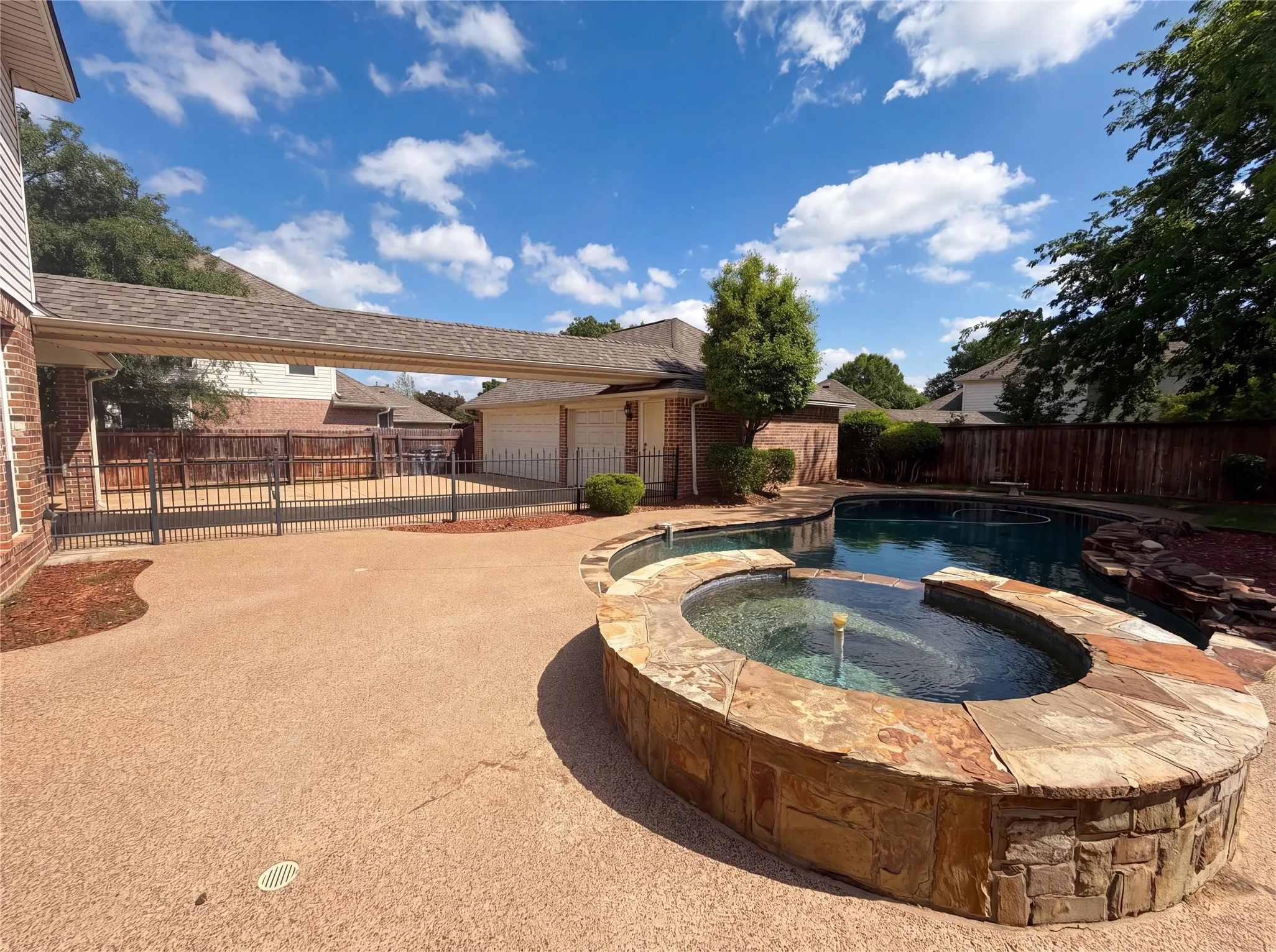 Single Family Residence For Sale in Tarrant County , 1710 Meridian Court, Keller, Texas 76248, 4 Bedroom, 3 Bathroom, 3 Garage spaces, 3,234 Sqft, built in 1998, mls#21251653, Real Estate Agent in Keller, Homes For Sale in Tarrant county, Homes For Sale in Keller, Realtor in Keller Texas, Real Estate Brokerage Independent Realty Texas, Luminita Cordes Realtor