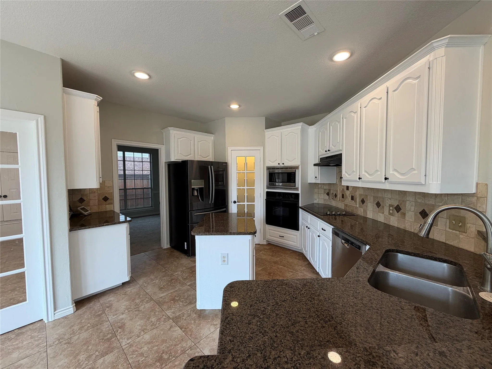 Single Family Residence For Sale in Tarrant County , 1710 Meridian Court, Keller, Texas 76248, 4 Bedroom, 3 Bathroom, 3 Garage spaces, 3,234 Sqft, built in 1998, mls#21251653, Real Estate Agent in Keller, Homes For Sale in Tarrant county, Homes For Sale in Keller, Realtor in Keller Texas, Real Estate Brokerage Independent Realty Texas, Luminita Cordes Realtor
