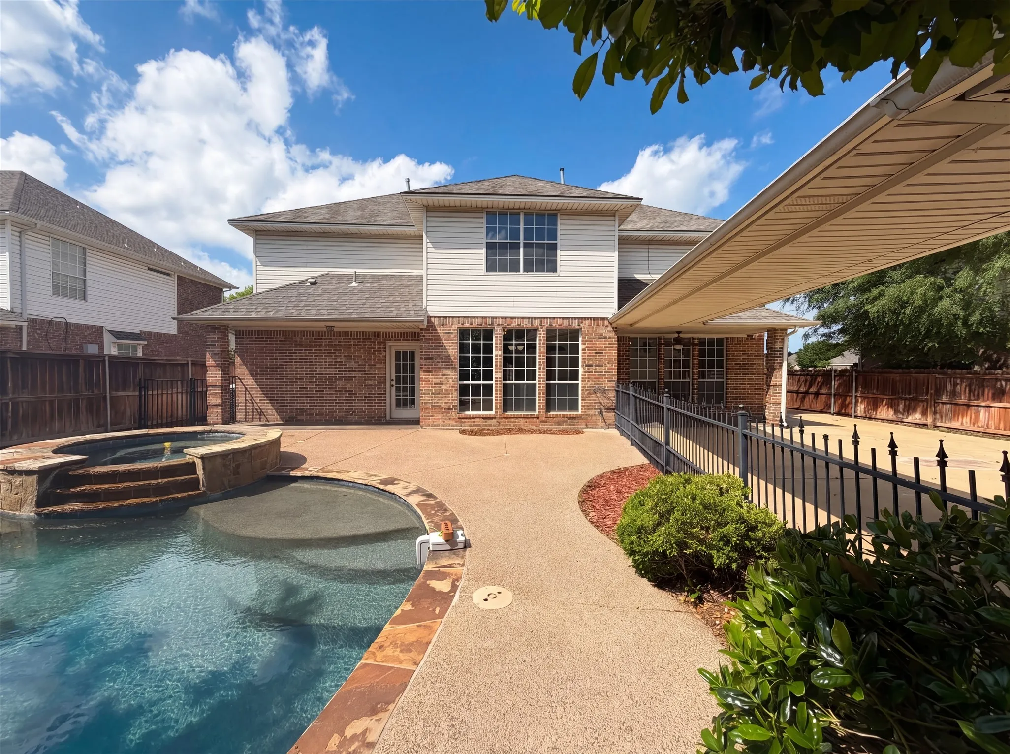 Single Family Residence For Sale in Tarrant County , 1710 Meridian Court, Keller, Texas 76248, 4 Bedroom, 3 Bathroom, 3 Garage spaces, 3,234 Sqft, built in 1998, mls#21251653, Real Estate Agent in Keller, Homes For Sale in Tarrant county, Homes For Sale in Keller, Realtor in Keller Texas, Real Estate Brokerage Independent Realty Texas, Luminita Cordes Realtor