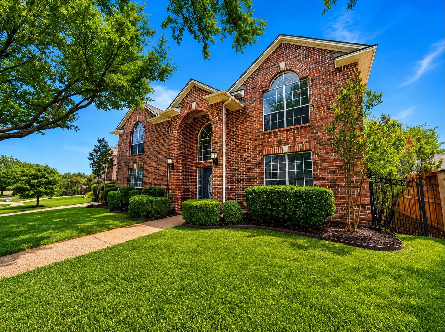 Single Family Residence For Sale in Tarrant County , 1710 Meridian Court, Keller, Texas 76248, 4 Bedroom, 3 Bathroom, 3 Garage spaces, 3,234 Sqft, built in 1998, mls#21251653, Real Estate Agent in Keller, Homes For Sale in Tarrant county, Homes For Sale in Keller, Realtor in Keller Texas, Real Estate Brokerage Independent Realty Texas, Luminita Cordes Realtor