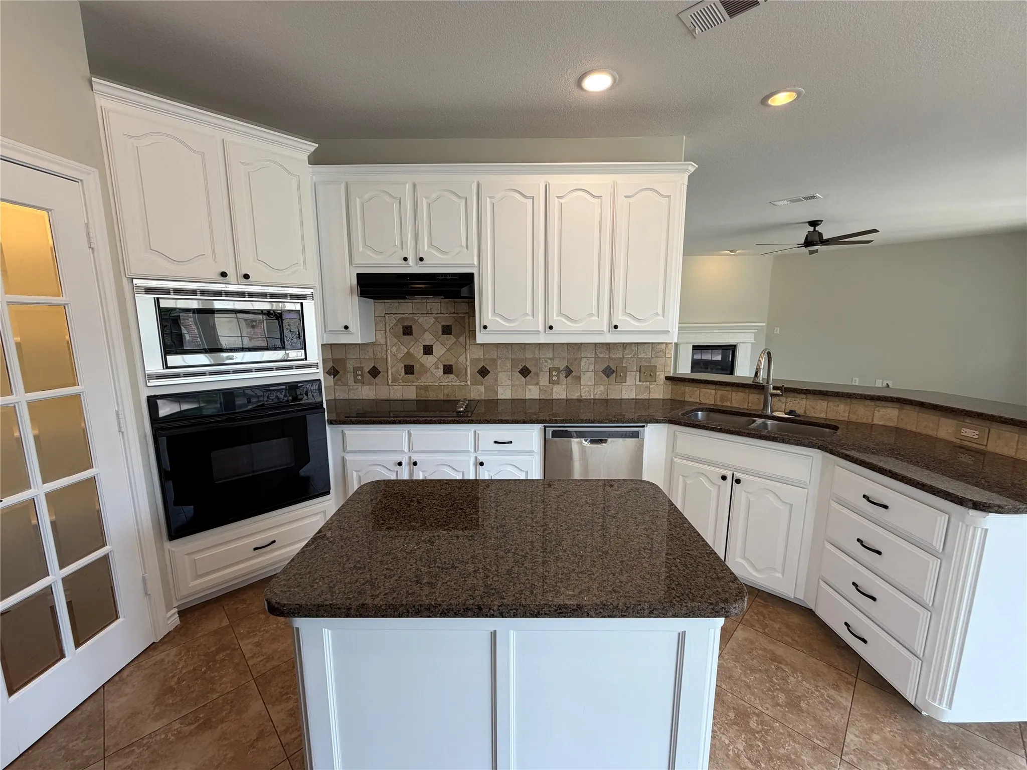 Single Family Residence For Sale in Tarrant County , 1710 Meridian Court, Keller, Texas 76248, 4 Bedroom, 3 Bathroom, 3 Garage spaces, 3,234 Sqft, built in 1998, mls#21251653, Real Estate Agent in Keller, Homes For Sale in Tarrant county, Homes For Sale in Keller, Realtor in Keller Texas, Real Estate Brokerage Independent Realty Texas, Luminita Cordes Realtor