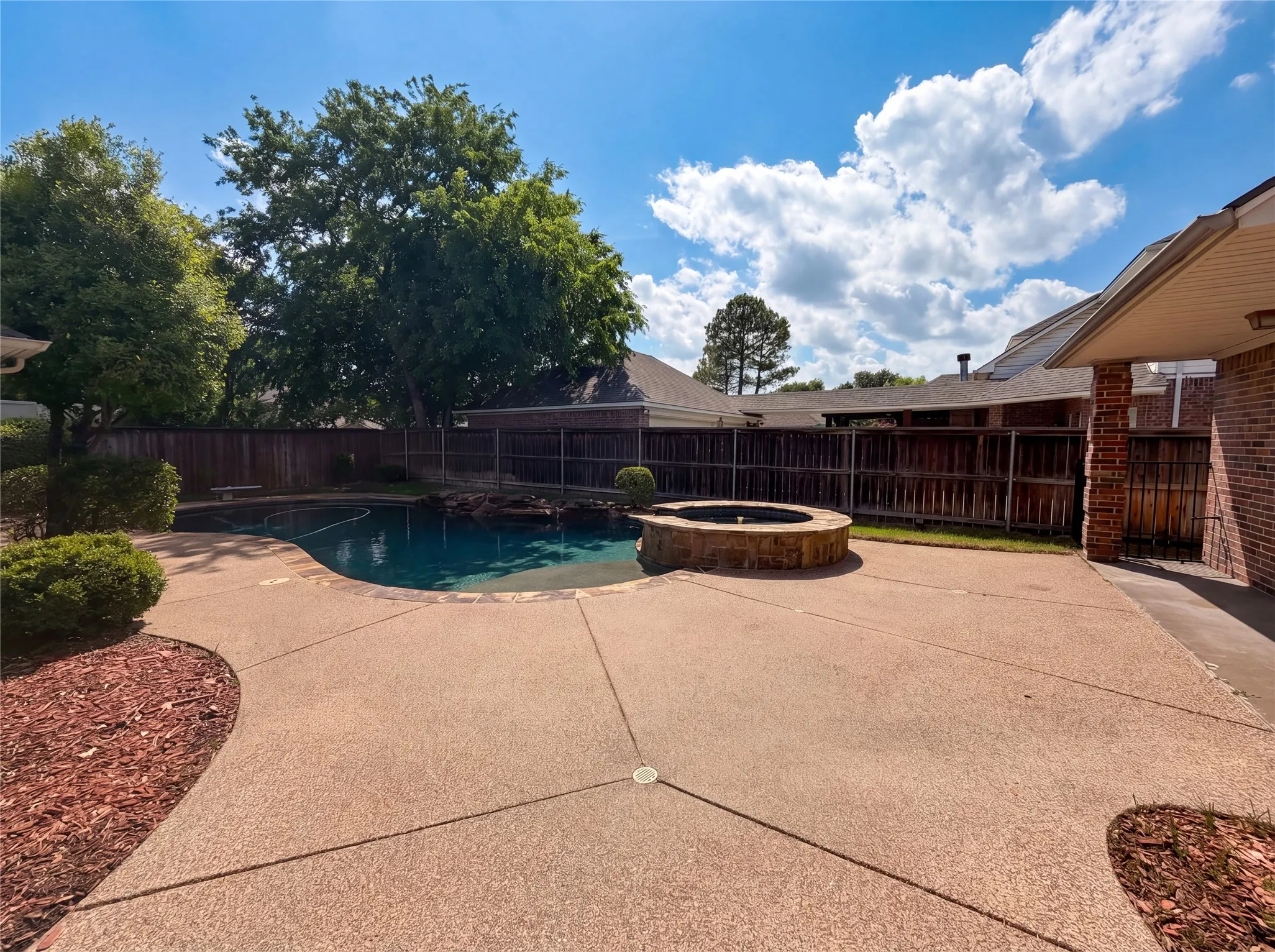 Single Family Residence For Sale in Tarrant County , 1710 Meridian Court, Keller, Texas 76248, 4 Bedroom, 3 Bathroom, 3 Garage spaces, 3,234 Sqft, built in 1998, mls#21251653, Real Estate Agent in Keller, Homes For Sale in Tarrant county, Homes For Sale in Keller, Realtor in Keller Texas, Real Estate Brokerage Independent Realty Texas, Luminita Cordes Realtor