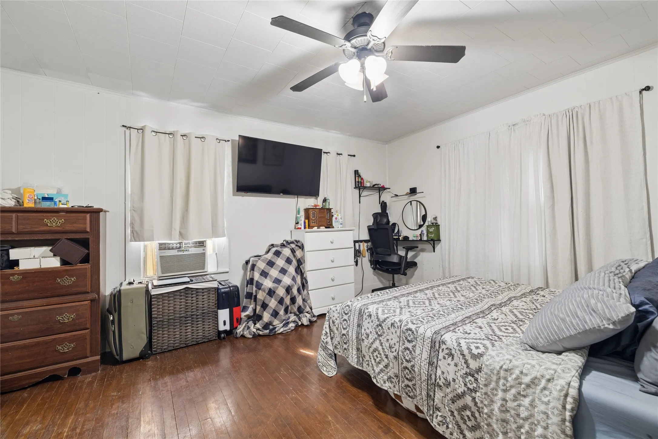 Quadruplex For Sale in Gregg County , 1010 Maple Street, Kilgore, Texas 75622, 1 Bedroom, 1 Bathroom, Garage spaces, 0 Sqft, built in 1938, Preowned, mls#21252305, Real Estate Agent in Kilgore, Homes For Sale in Gregg county, Homes For Sale in Kilgore, Realtor in Kilgore Texas, Real Estate Brokerage Independent Realty Texas, Luminita Cordes Realtor