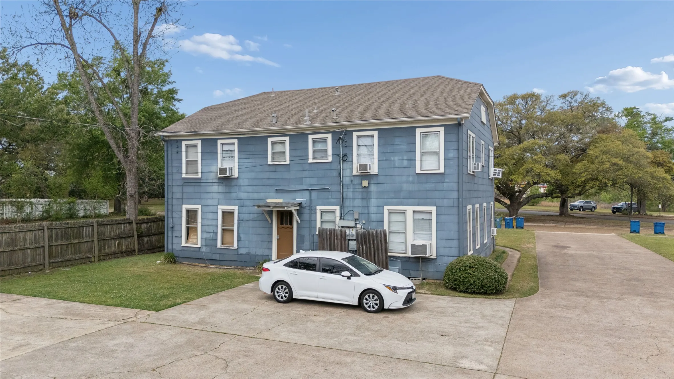 Quadruplex For Sale in Gregg County , 1010 Maple Street, Kilgore, Texas 75622, 1 Bedroom, 1 Bathroom, Garage spaces, 0 Sqft, built in 1938, Preowned, mls#21252305, Real Estate Agent in Kilgore, Homes For Sale in Gregg county, Homes For Sale in Kilgore, Realtor in Kilgore Texas, Real Estate Brokerage Independent Realty Texas, Luminita Cordes Realtor