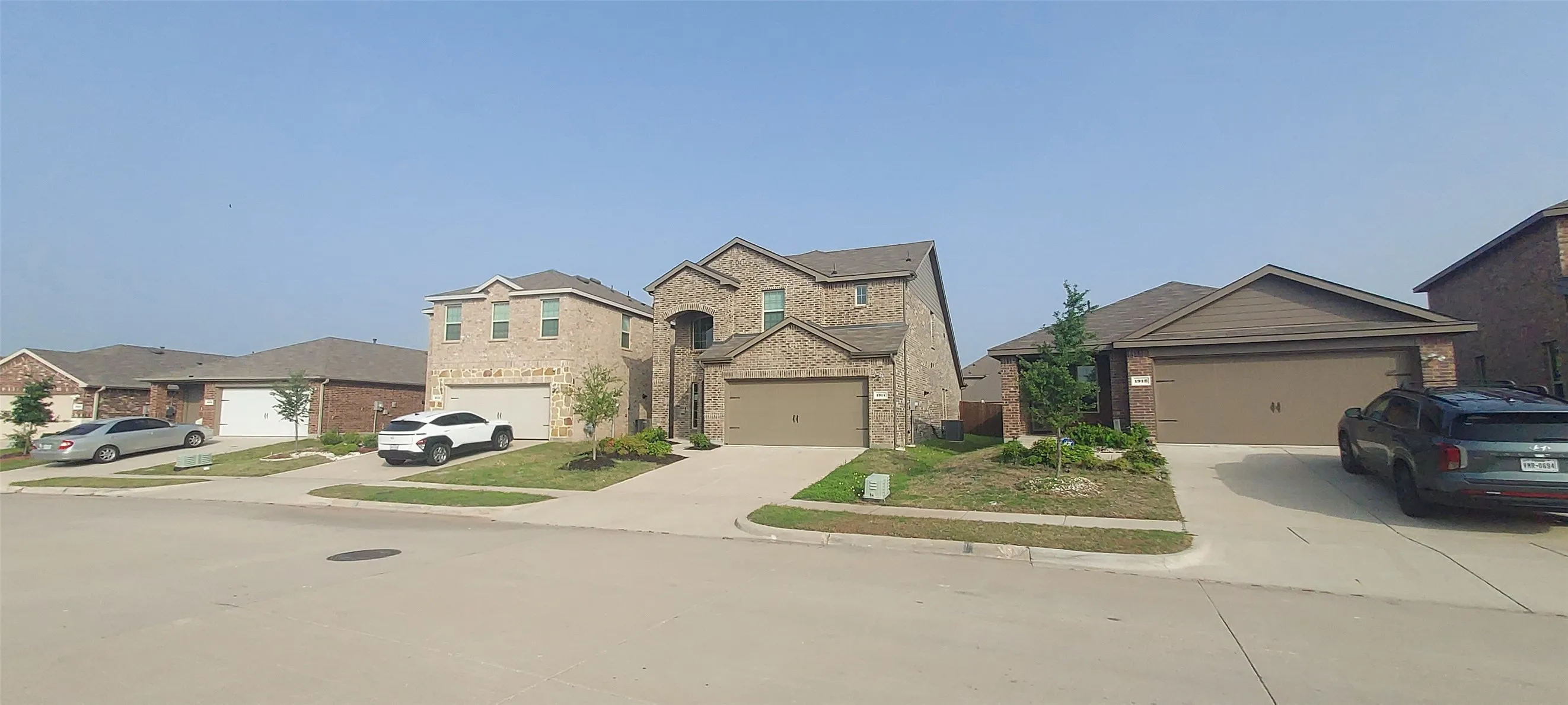 Single Family Residence For Sale in Kaufman County , 1914 Washoe Street, Forney, Texas 75126, 3 Bedroom, 3 Bathroom, 2 Garage spaces, 2,204 Sqft, built in 2023, Preowned, mls#21250580, Real Estate Agent in Forney, Homes For Sale in Kaufman county, Homes For Sale in Forney, Realtor in Forney Texas, Real Estate Brokerage Independent Realty Texas, Luminita Cordes Realtor
