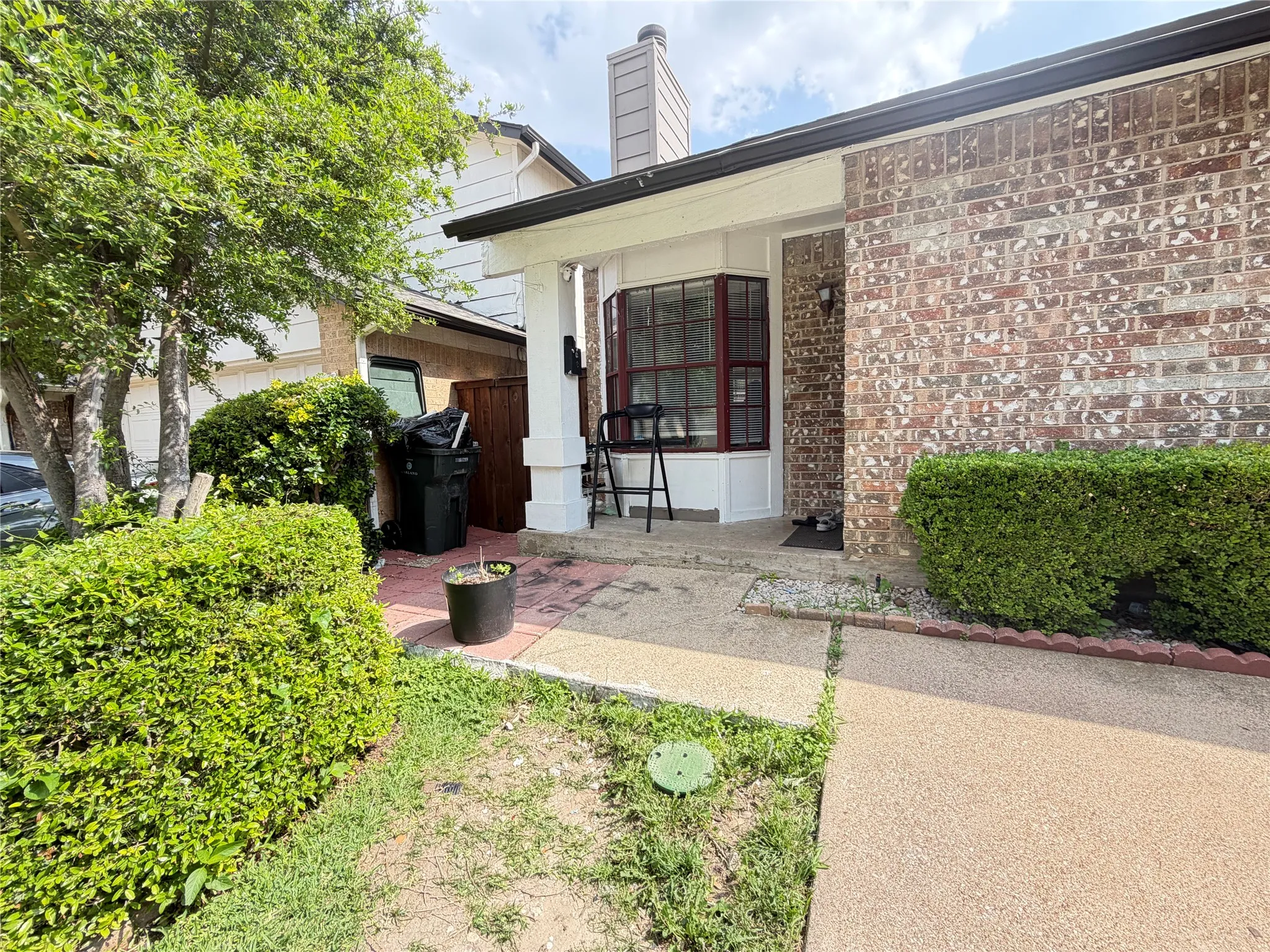 Single Family Residence For Sale in Dallas County , 2906 Nova Drive, Garland, Texas 75044, 3 Bedroom, 2 Bathroom, Garage spaces, 1,014 Sqft, built in 1976, mls#21252425, Real Estate Agent in Garland, Homes For Sale in Dallas county, Homes For Sale in Garland, Realtor in Garland Texas, Real Estate Brokerage Independent Realty Texas, Luminita Cordes Realtor