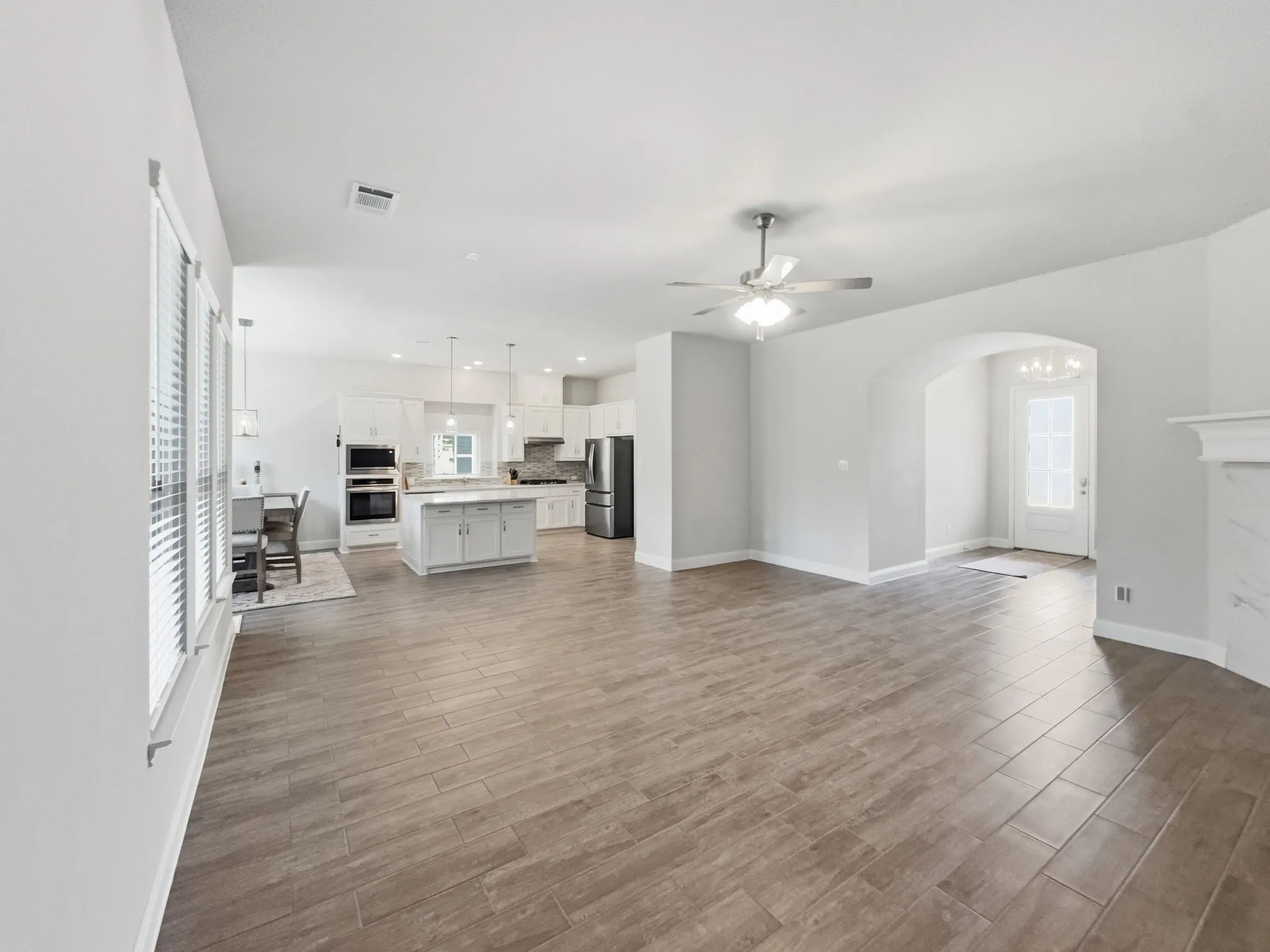 Single Family Residence For Sale in Ellis County , 2336 High Plain Lane, Waxahachie, Texas 75167, 3 Bedroom, 2 Bathroom, 2 Garage spaces, 2,110 Sqft, built in 2023, Preowned, mls#21252377, Real Estate Agent in Waxahachie, Homes For Sale in Ellis county, Homes For Sale in Waxahachie, Realtor in Waxahachie Texas, Real Estate Brokerage Independent Realty Texas, Luminita Cordes Realtor