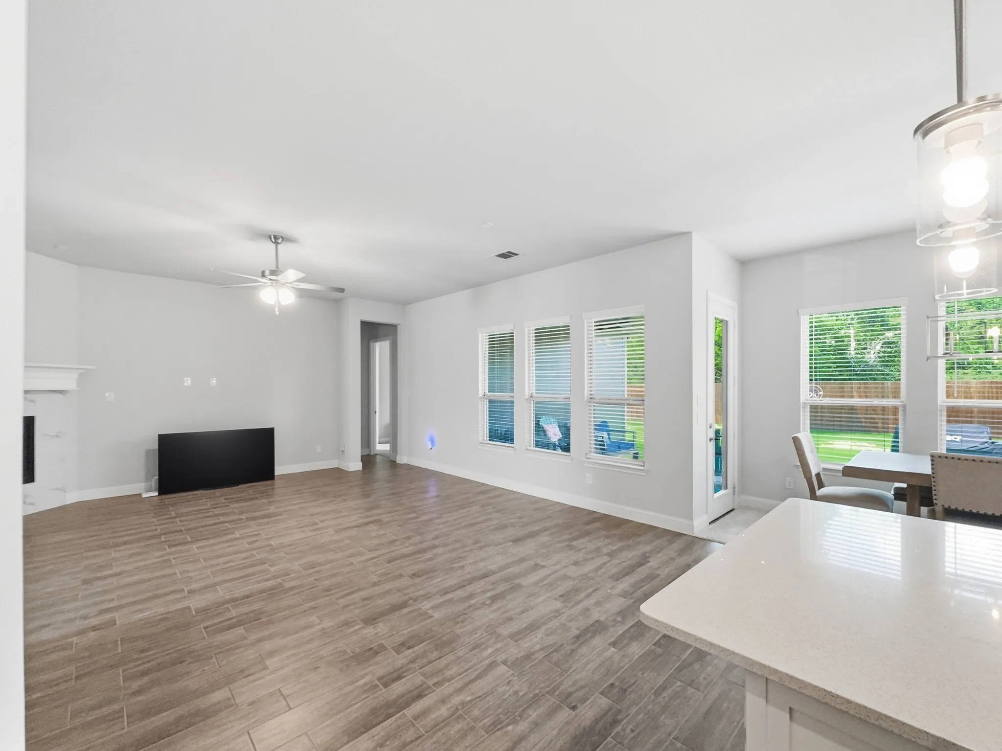 Single Family Residence For Sale in Ellis County , 2336 High Plain Lane, Waxahachie, Texas 75167, 3 Bedroom, 2 Bathroom, 2 Garage spaces, 2,110 Sqft, built in 2023, Preowned, mls#21252377, Real Estate Agent in Waxahachie, Homes For Sale in Ellis county, Homes For Sale in Waxahachie, Realtor in Waxahachie Texas, Real Estate Brokerage Independent Realty Texas, Luminita Cordes Realtor