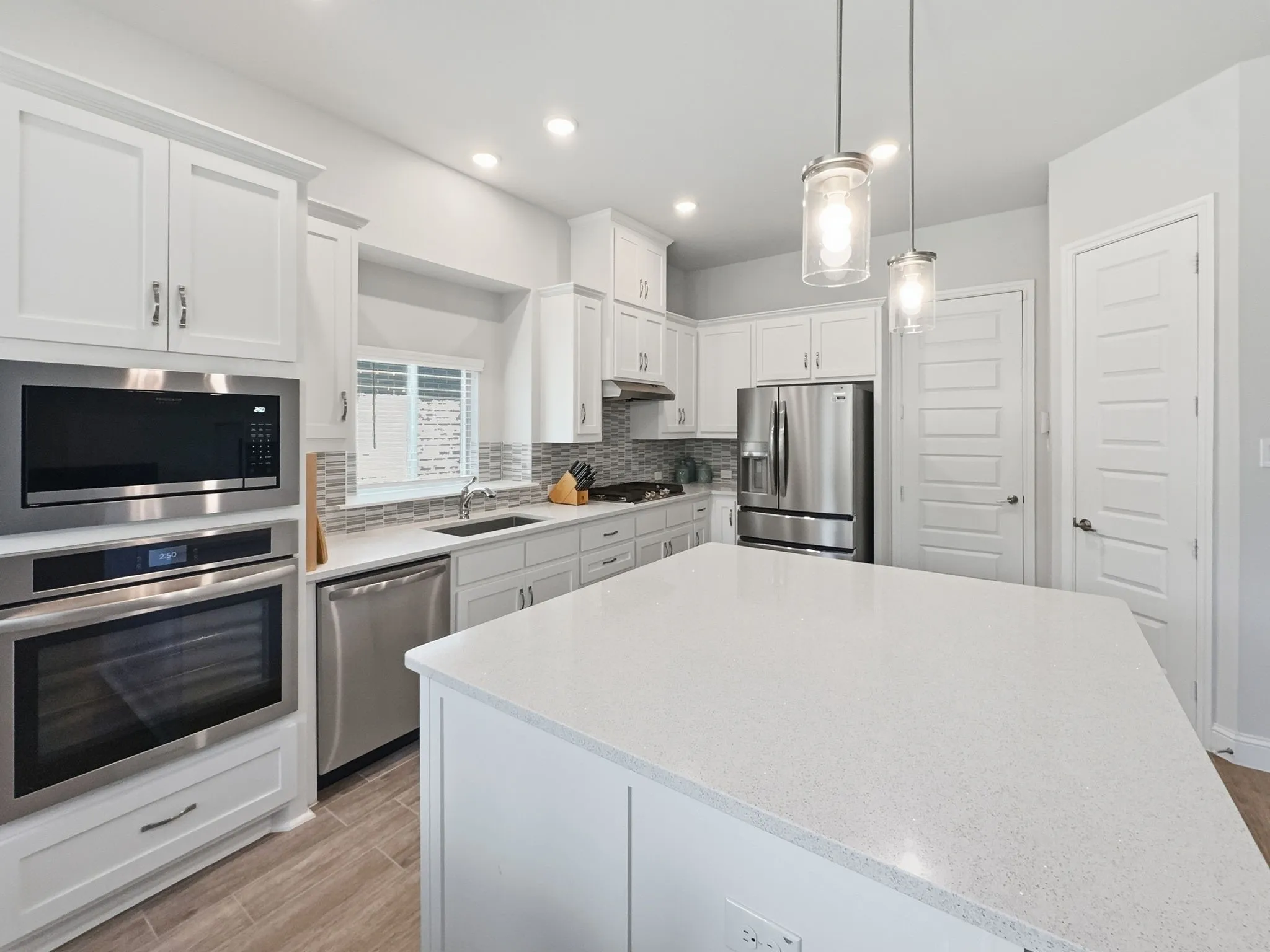 Single Family Residence For Sale in Ellis County , 2336 High Plain Lane, Waxahachie, Texas 75167, 3 Bedroom, 2 Bathroom, 2 Garage spaces, 2,110 Sqft, built in 2023, Preowned, mls#21252377, Real Estate Agent in Waxahachie, Homes For Sale in Ellis county, Homes For Sale in Waxahachie, Realtor in Waxahachie Texas, Real Estate Brokerage Independent Realty Texas, Luminita Cordes Realtor
