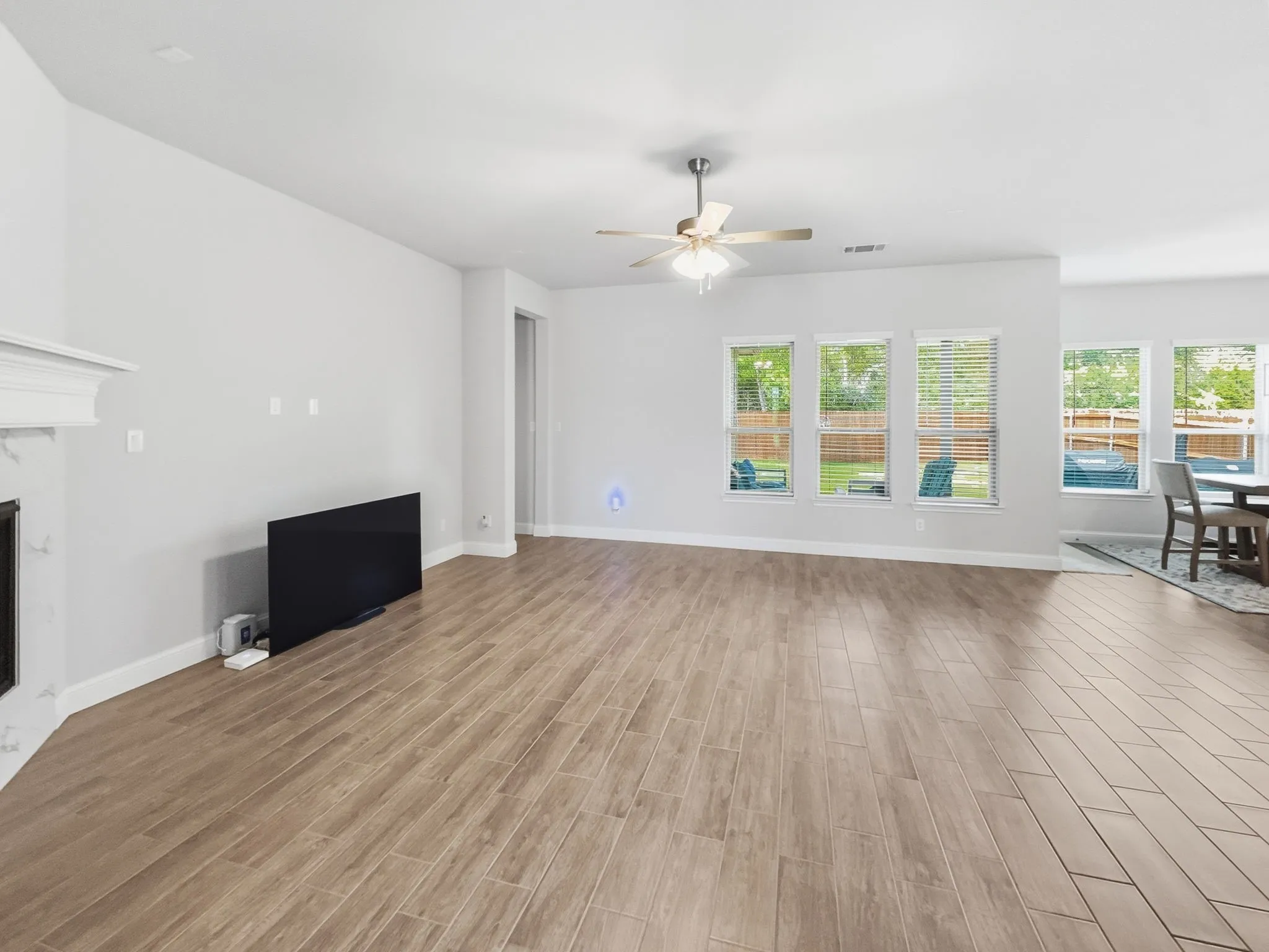 Single Family Residence For Sale in Ellis County , 2336 High Plain Lane, Waxahachie, Texas 75167, 3 Bedroom, 2 Bathroom, 2 Garage spaces, 2,110 Sqft, built in 2023, Preowned, mls#21252377, Real Estate Agent in Waxahachie, Homes For Sale in Ellis county, Homes For Sale in Waxahachie, Realtor in Waxahachie Texas, Real Estate Brokerage Independent Realty Texas, Luminita Cordes Realtor