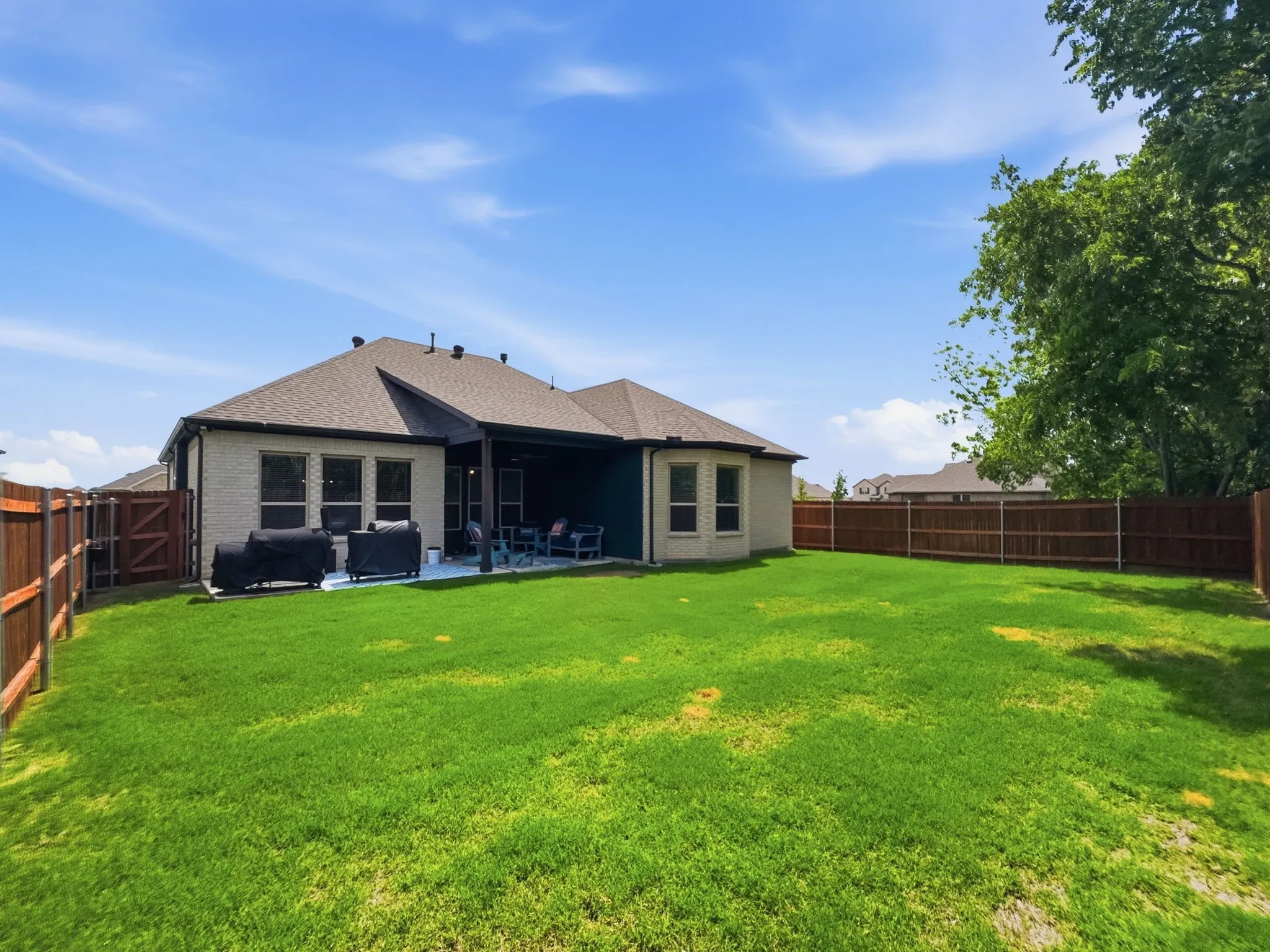 Single Family Residence For Sale in Ellis County , 2336 High Plain Lane, Waxahachie, Texas 75167, 3 Bedroom, 2 Bathroom, 2 Garage spaces, 2,110 Sqft, built in 2023, Preowned, mls#21252377, Real Estate Agent in Waxahachie, Homes For Sale in Ellis county, Homes For Sale in Waxahachie, Realtor in Waxahachie Texas, Real Estate Brokerage Independent Realty Texas, Luminita Cordes Realtor