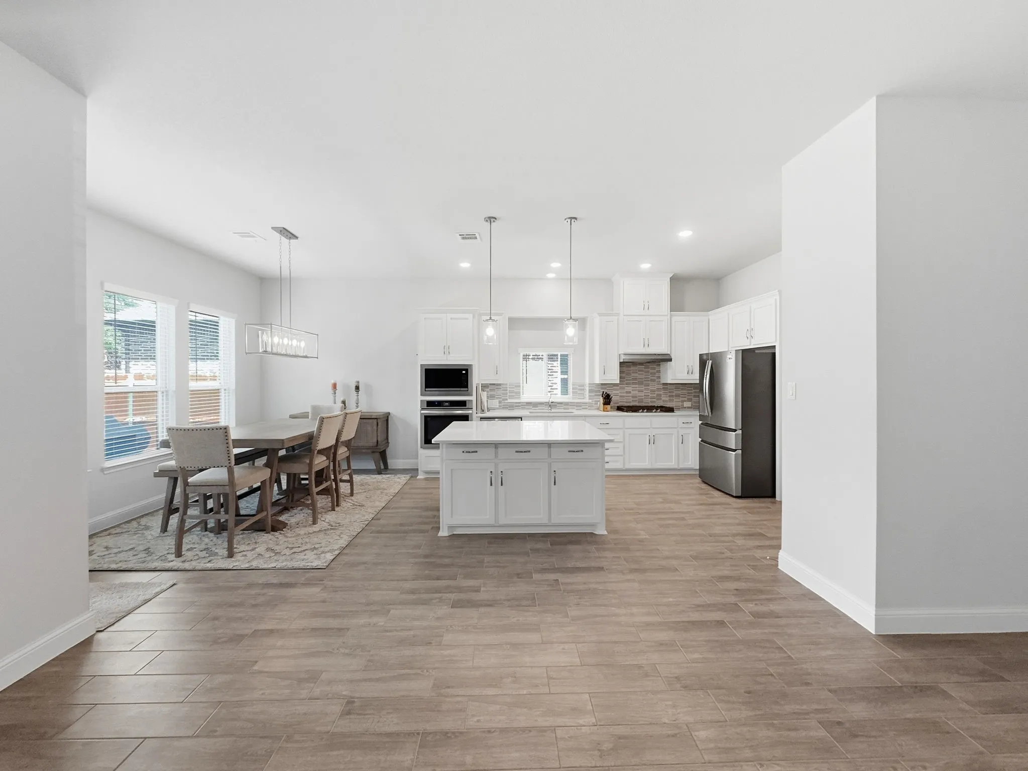 Single Family Residence For Sale in Ellis County , 2336 High Plain Lane, Waxahachie, Texas 75167, 3 Bedroom, 2 Bathroom, 2 Garage spaces, 2,110 Sqft, built in 2023, Preowned, mls#21252377, Real Estate Agent in Waxahachie, Homes For Sale in Ellis county, Homes For Sale in Waxahachie, Realtor in Waxahachie Texas, Real Estate Brokerage Independent Realty Texas, Luminita Cordes Realtor