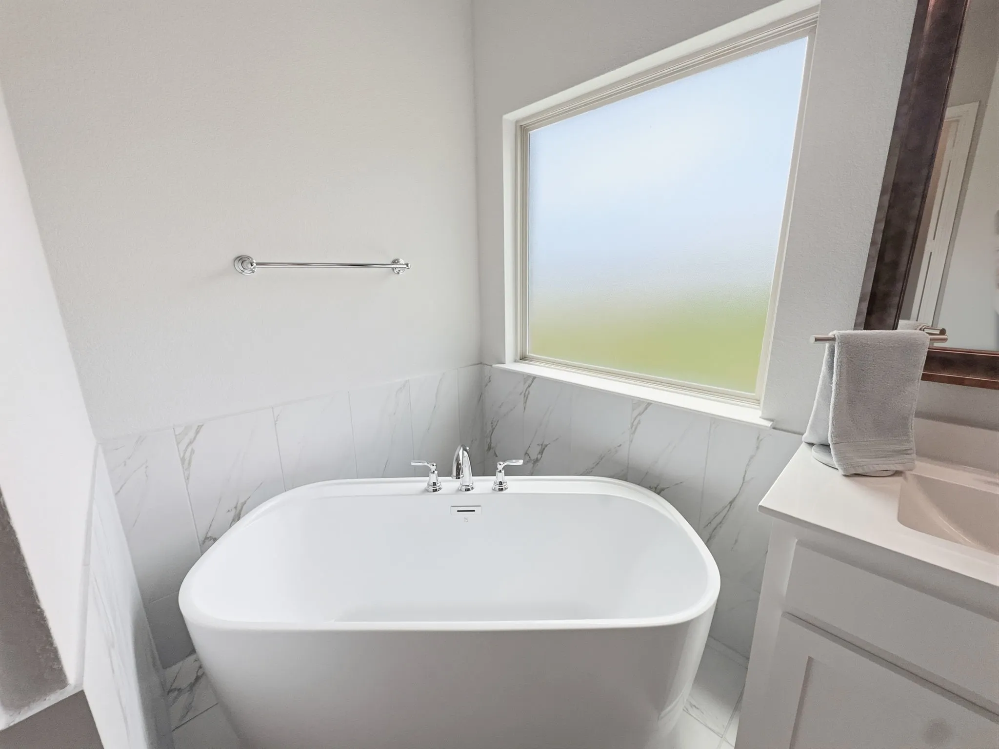 Primary soaking tub