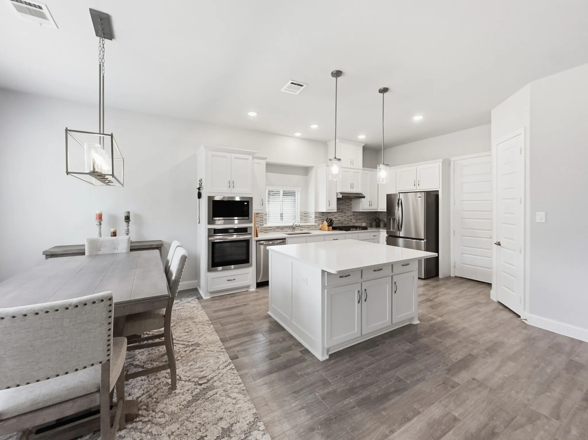 Single Family Residence For Sale in Ellis County , 2336 High Plain Lane, Waxahachie, Texas 75167, 3 Bedroom, 2 Bathroom, 2 Garage spaces, 2,110 Sqft, built in 2023, Preowned, mls#21252377, Real Estate Agent in Waxahachie, Homes For Sale in Ellis county, Homes For Sale in Waxahachie, Realtor in Waxahachie Texas, Real Estate Brokerage Independent Realty Texas, Luminita Cordes Realtor