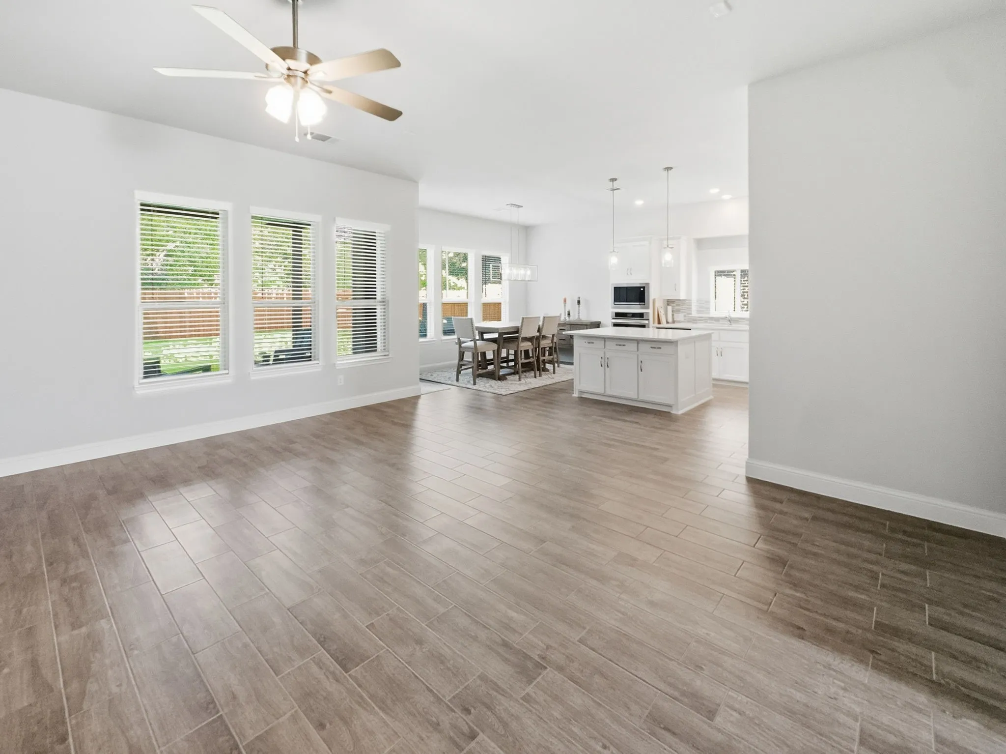 Single Family Residence For Sale in Ellis County , 2336 High Plain Lane, Waxahachie, Texas 75167, 3 Bedroom, 2 Bathroom, 2 Garage spaces, 2,110 Sqft, built in 2023, Preowned, mls#21252377, Real Estate Agent in Waxahachie, Homes For Sale in Ellis county, Homes For Sale in Waxahachie, Realtor in Waxahachie Texas, Real Estate Brokerage Independent Realty Texas, Luminita Cordes Realtor