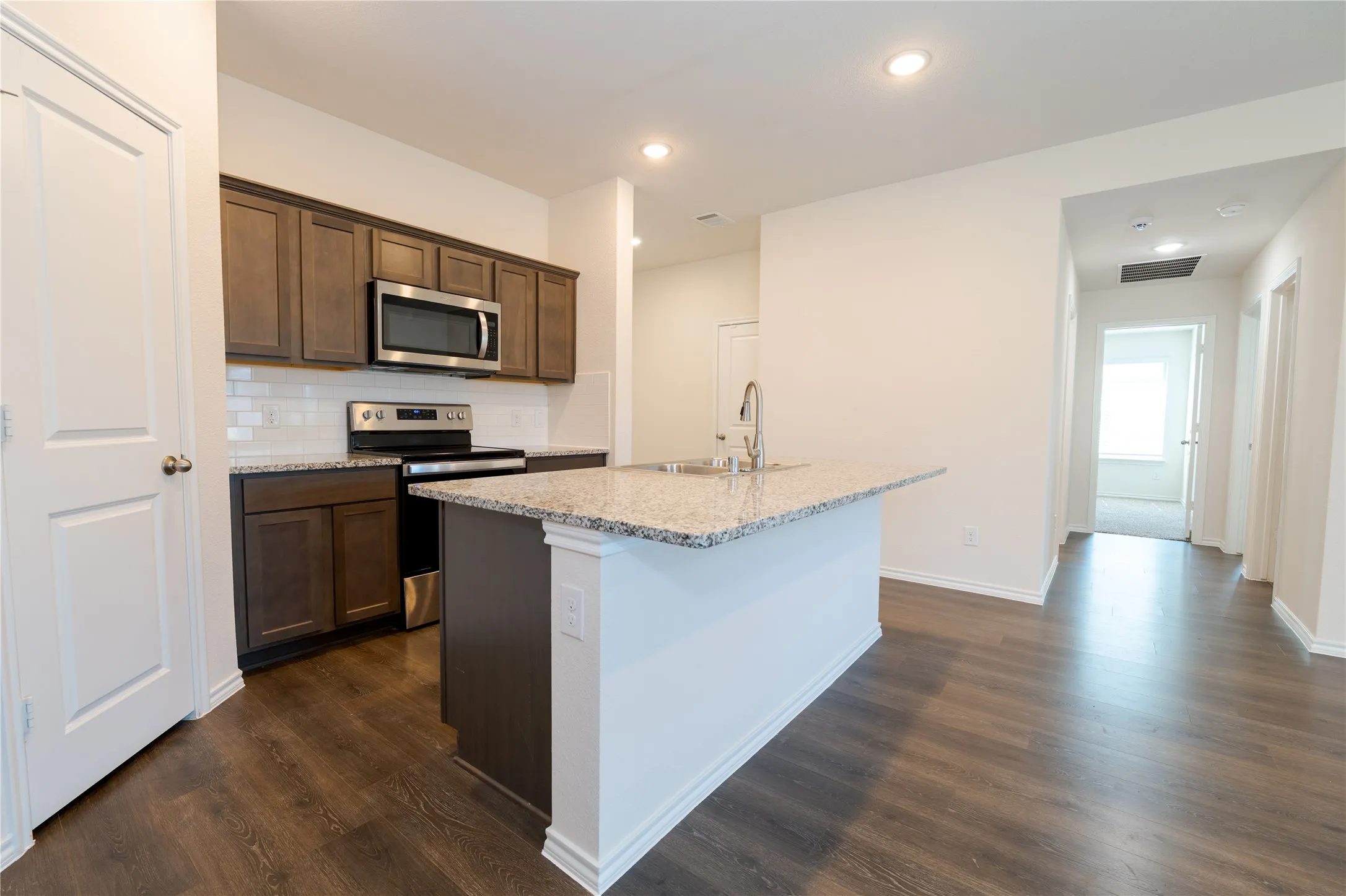 Single Family Residence For Sale in Rockwall County , 2478 Conklin Drive, Fate, Texas 75189, 4 Bedroom, 2 Bathroom, 2 Garage spaces, 1,669 Sqft, built in 2020, Preowned, mls#21251912, Real Estate Agent in Fate, Homes For Sale in Rockwall county, Homes For Sale in Fate, Realtor in Fate Texas, Real Estate Brokerage Independent Realty Texas, Luminita Cordes Realtor