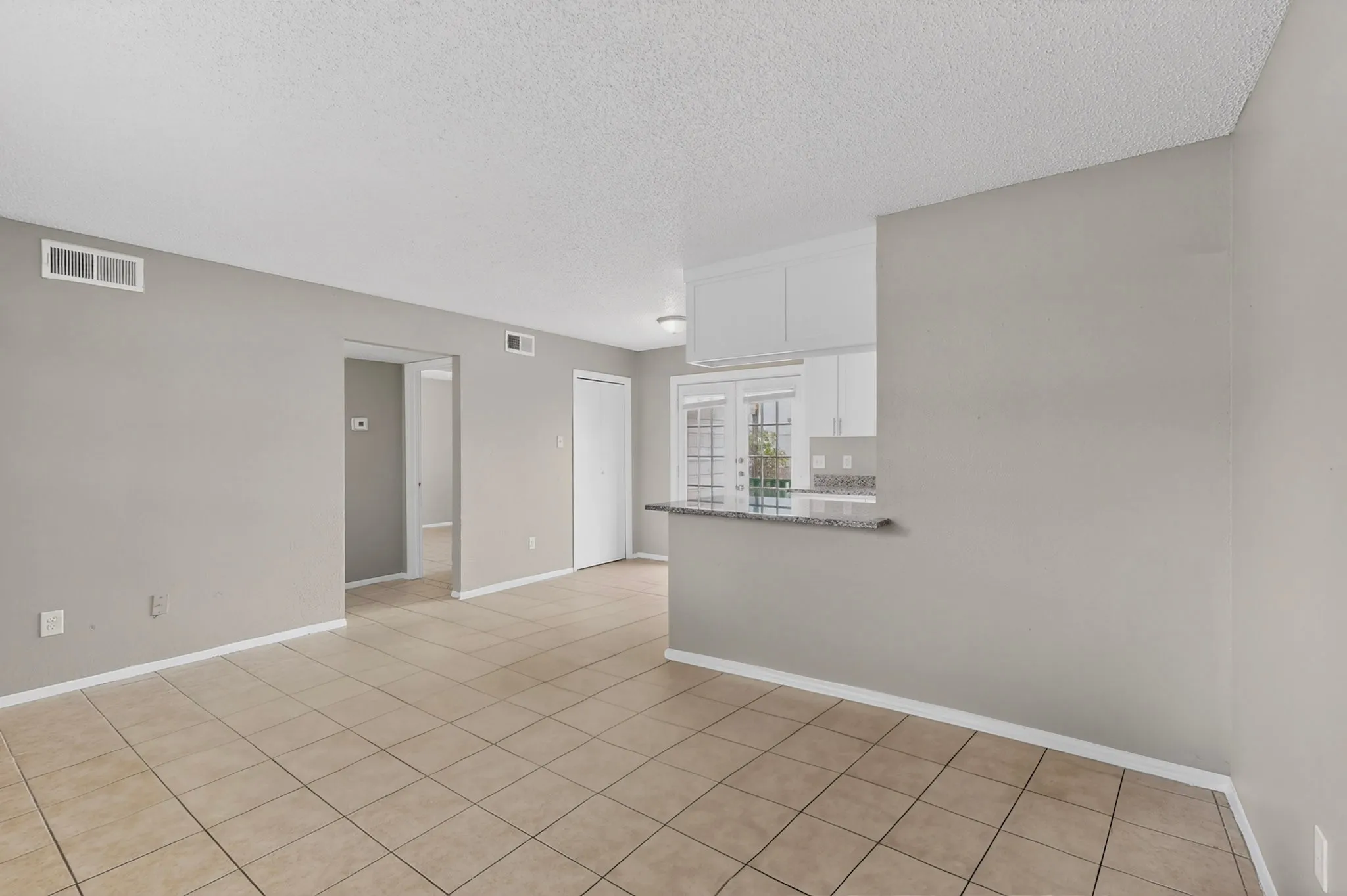 Duplex For Rent in Tarrant County , 8024 Cambridge Circle A, White Settlement, Texas 76108, 2 Bedroom, 2 Bathroom, Garage spaces, 1,000 Sqft, built in 1986, mls#21252479, Real Estate Agent in White Settlement, Homes For Rent in Tarrant county, Homes For Rent in White Settlement, Realtor in White Settlement Texas, Real Estate Brokerage Independent Realty Texas, Luminita Cordes Realtor