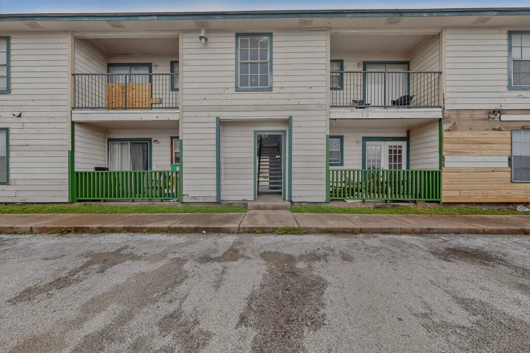 Duplex For Rent in Tarrant County , 8024 Cambridge Circle A, White Settlement, Texas 76108, 2 Bedroom, 2 Bathroom, Garage spaces, 1,000 Sqft, built in 1986, mls#21252479, Real Estate Agent in White Settlement, Homes For Rent in Tarrant county, Homes For Rent in White Settlement, Realtor in White Settlement Texas, Real Estate Brokerage Independent Realty Texas, Luminita Cordes Realtor
