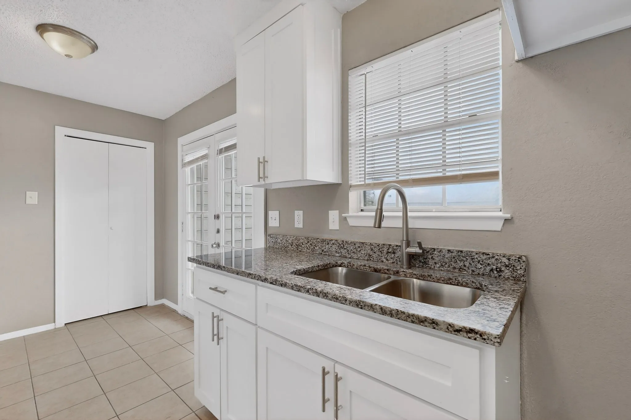 Duplex For Rent in Tarrant County , 8024 Cambridge Circle A, White Settlement, Texas 76108, 2 Bedroom, 2 Bathroom, Garage spaces, 1,000 Sqft, built in 1986, mls#21252479, Real Estate Agent in White Settlement, Homes For Rent in Tarrant county, Homes For Rent in White Settlement, Realtor in White Settlement Texas, Real Estate Brokerage Independent Realty Texas, Luminita Cordes Realtor