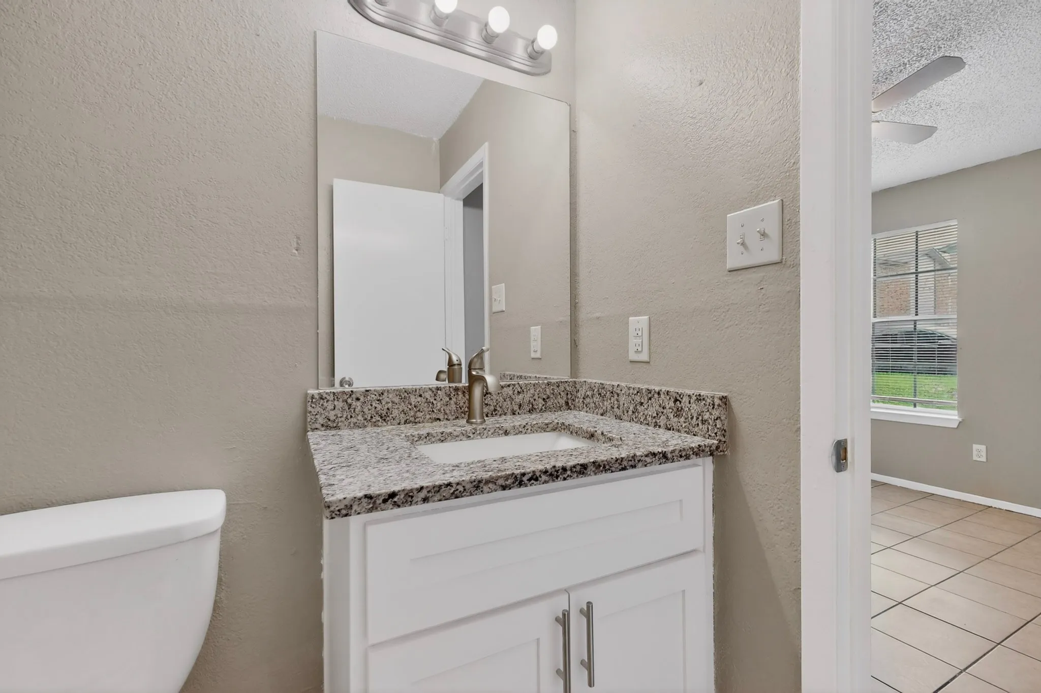Duplex For Rent in Tarrant County , 8024 Cambridge Circle A, White Settlement, Texas 76108, 2 Bedroom, 2 Bathroom, Garage spaces, 1,000 Sqft, built in 1986, mls#21252479, Real Estate Agent in White Settlement, Homes For Rent in Tarrant county, Homes For Rent in White Settlement, Realtor in White Settlement Texas, Real Estate Brokerage Independent Realty Texas, Luminita Cordes Realtor