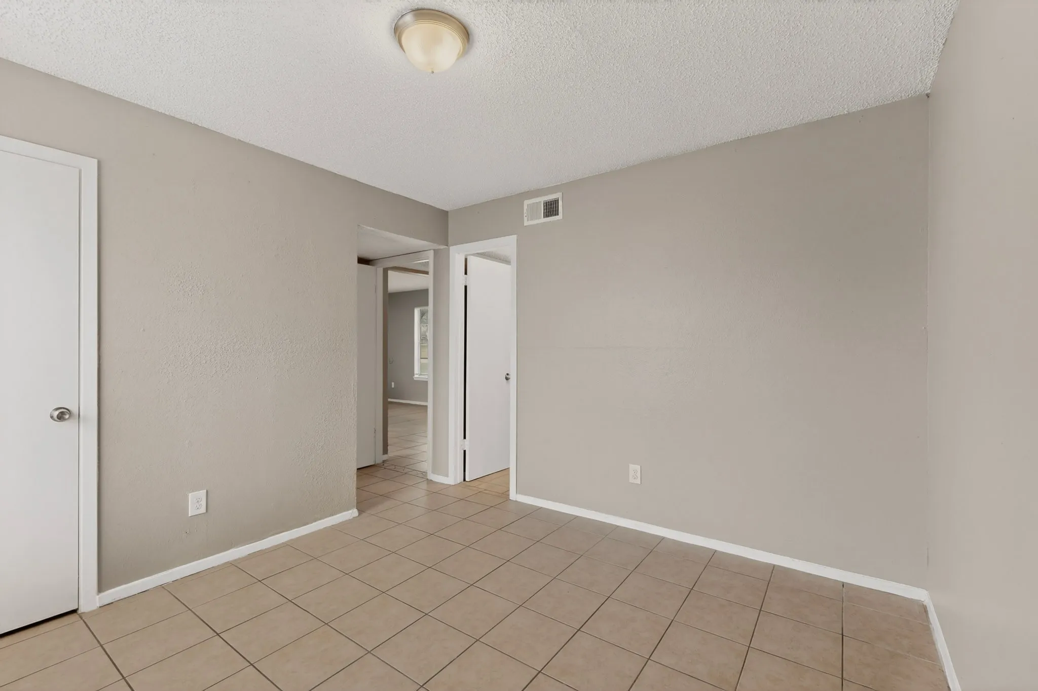 Duplex For Rent in Tarrant County , 8024 Cambridge Circle A, White Settlement, Texas 76108, 2 Bedroom, 2 Bathroom, Garage spaces, 1,000 Sqft, built in 1986, mls#21252479, Real Estate Agent in White Settlement, Homes For Rent in Tarrant county, Homes For Rent in White Settlement, Realtor in White Settlement Texas, Real Estate Brokerage Independent Realty Texas, Luminita Cordes Realtor