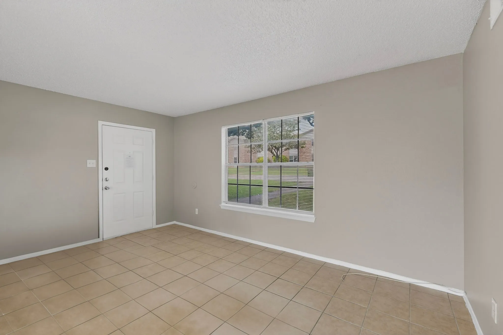 Duplex For Rent in Tarrant County , 8024 Cambridge Circle A, White Settlement, Texas 76108, 2 Bedroom, 2 Bathroom, Garage spaces, 1,000 Sqft, built in 1986, mls#21252479, Real Estate Agent in White Settlement, Homes For Rent in Tarrant county, Homes For Rent in White Settlement, Realtor in White Settlement Texas, Real Estate Brokerage Independent Realty Texas, Luminita Cordes Realtor