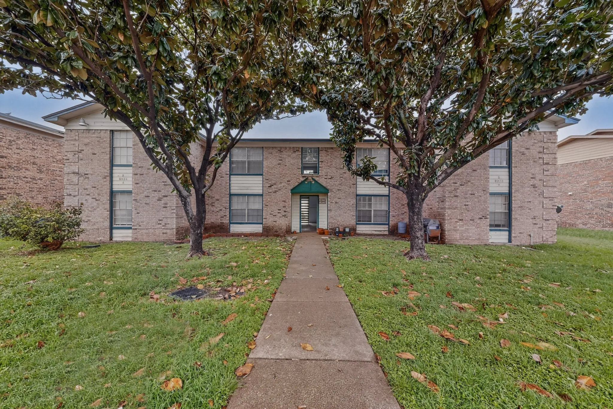 Duplex For Rent in Tarrant County , 8024 Cambridge Circle A, White Settlement, Texas 76108, 2 Bedroom, 2 Bathroom, Garage spaces, 1,000 Sqft, built in 1986, mls#21252479, Real Estate Agent in White Settlement, Homes For Rent in Tarrant county, Homes For Rent in White Settlement, Realtor in White Settlement Texas, Real Estate Brokerage Independent Realty Texas, Luminita Cordes Realtor