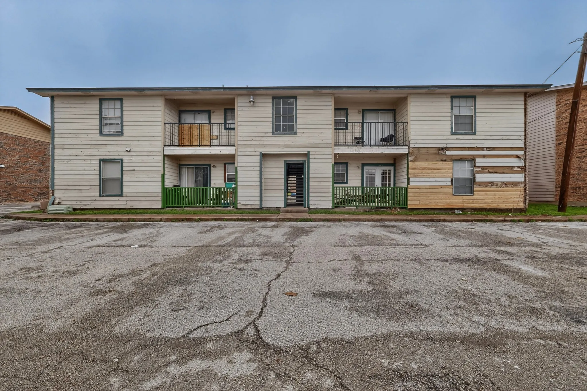 Duplex For Rent in Tarrant County , 8024 Cambridge Circle A, White Settlement, Texas 76108, 2 Bedroom, 2 Bathroom, Garage spaces, 1,000 Sqft, built in 1986, mls#21252479, Real Estate Agent in White Settlement, Homes For Rent in Tarrant county, Homes For Rent in White Settlement, Realtor in White Settlement Texas, Real Estate Brokerage Independent Realty Texas, Luminita Cordes Realtor