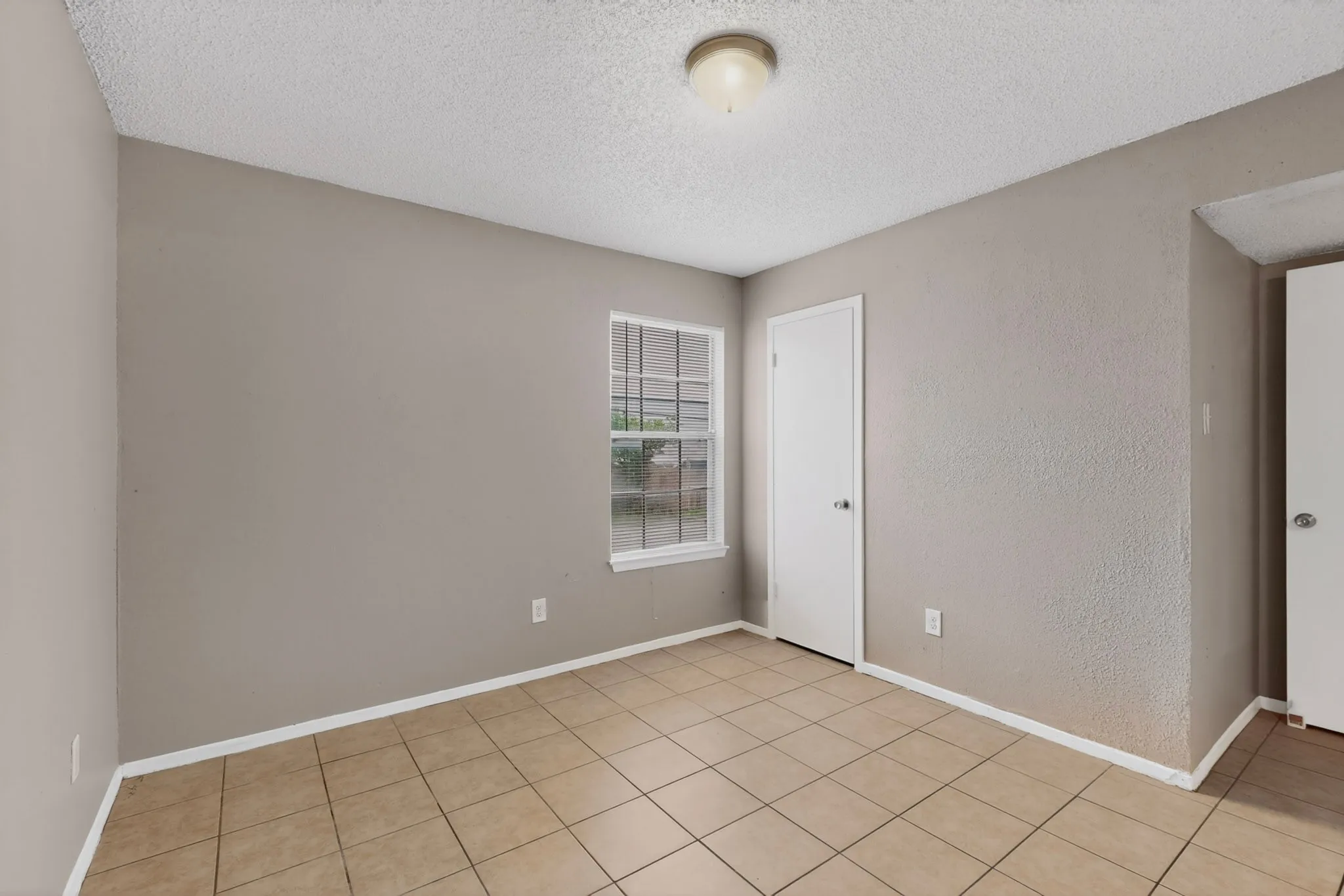 Duplex For Rent in Tarrant County , 8024 Cambridge Circle A, White Settlement, Texas 76108, 2 Bedroom, 2 Bathroom, Garage spaces, 1,000 Sqft, built in 1986, mls#21252479, Real Estate Agent in White Settlement, Homes For Rent in Tarrant county, Homes For Rent in White Settlement, Realtor in White Settlement Texas, Real Estate Brokerage Independent Realty Texas, Luminita Cordes Realtor