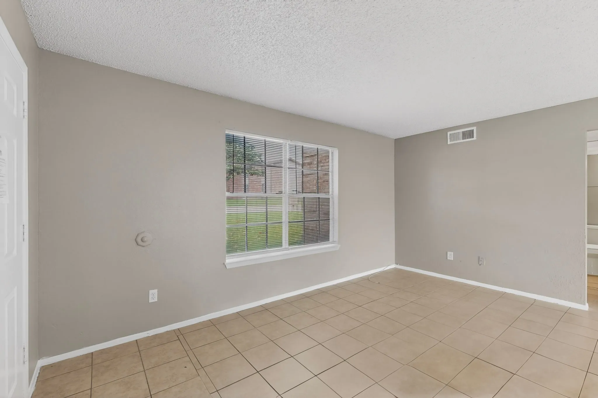 Duplex For Rent in Tarrant County , 8024 Cambridge Circle A, White Settlement, Texas 76108, 2 Bedroom, 2 Bathroom, Garage spaces, 1,000 Sqft, built in 1986, mls#21252479, Real Estate Agent in White Settlement, Homes For Rent in Tarrant county, Homes For Rent in White Settlement, Realtor in White Settlement Texas, Real Estate Brokerage Independent Realty Texas, Luminita Cordes Realtor