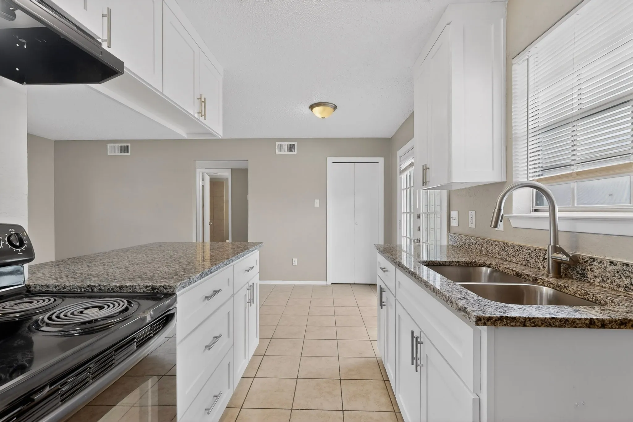 Duplex For Rent in Tarrant County , 8024 Cambridge Circle A, White Settlement, Texas 76108, 2 Bedroom, 2 Bathroom, Garage spaces, 1,000 Sqft, built in 1986, mls#21252479, Real Estate Agent in White Settlement, Homes For Rent in Tarrant county, Homes For Rent in White Settlement, Realtor in White Settlement Texas, Real Estate Brokerage Independent Realty Texas, Luminita Cordes Realtor