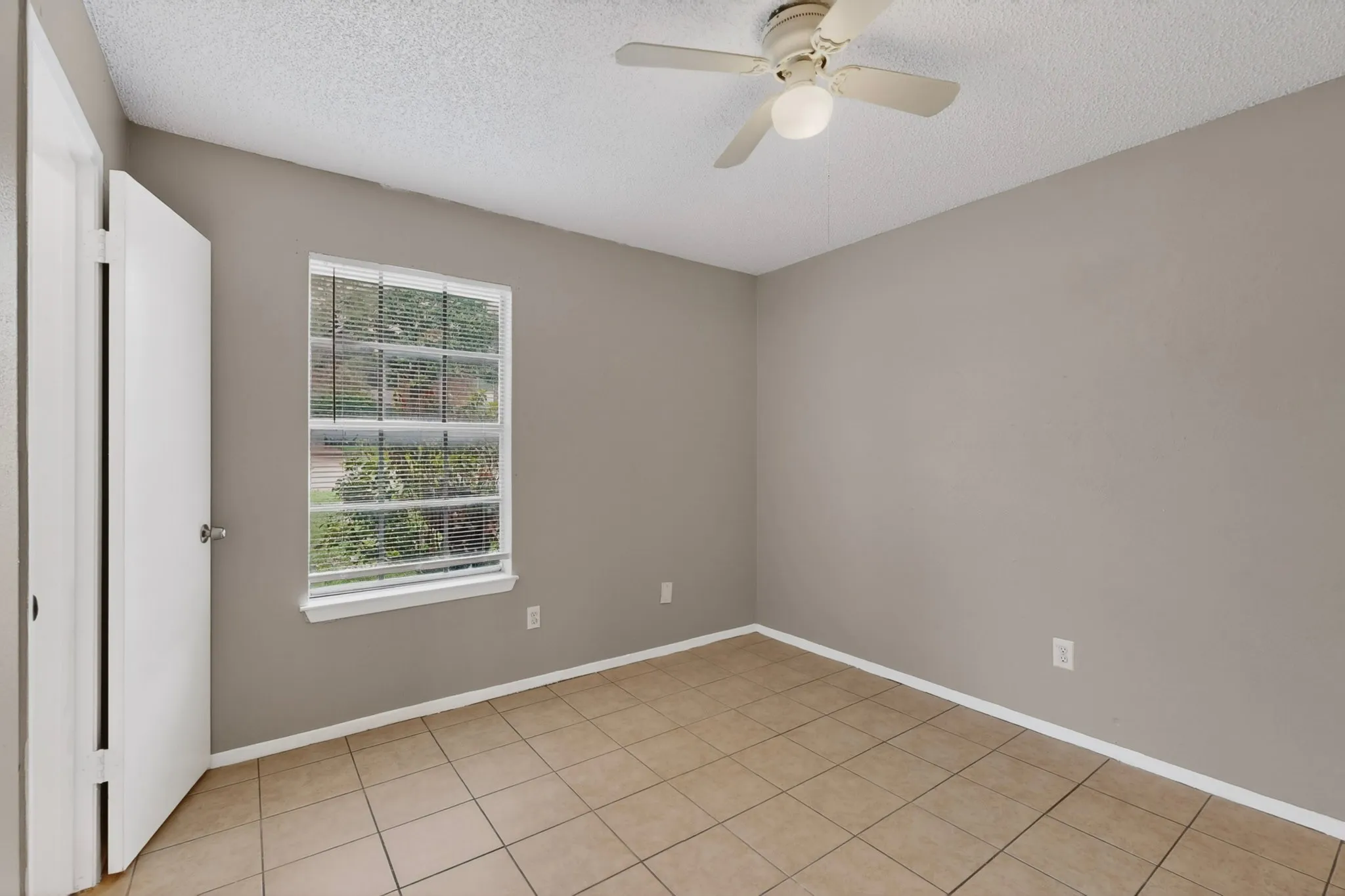 Duplex For Rent in Tarrant County , 8024 Cambridge Circle A, White Settlement, Texas 76108, 2 Bedroom, 2 Bathroom, Garage spaces, 1,000 Sqft, built in 1986, mls#21252479, Real Estate Agent in White Settlement, Homes For Rent in Tarrant county, Homes For Rent in White Settlement, Realtor in White Settlement Texas, Real Estate Brokerage Independent Realty Texas, Luminita Cordes Realtor