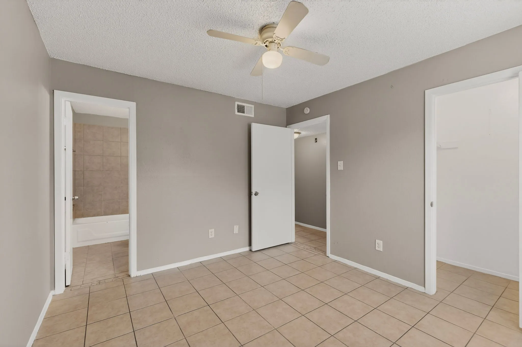 Duplex For Rent in Tarrant County , 8024 Cambridge Circle A, White Settlement, Texas 76108, 2 Bedroom, 2 Bathroom, Garage spaces, 1,000 Sqft, built in 1986, mls#21252479, Real Estate Agent in White Settlement, Homes For Rent in Tarrant county, Homes For Rent in White Settlement, Realtor in White Settlement Texas, Real Estate Brokerage Independent Realty Texas, Luminita Cordes Realtor