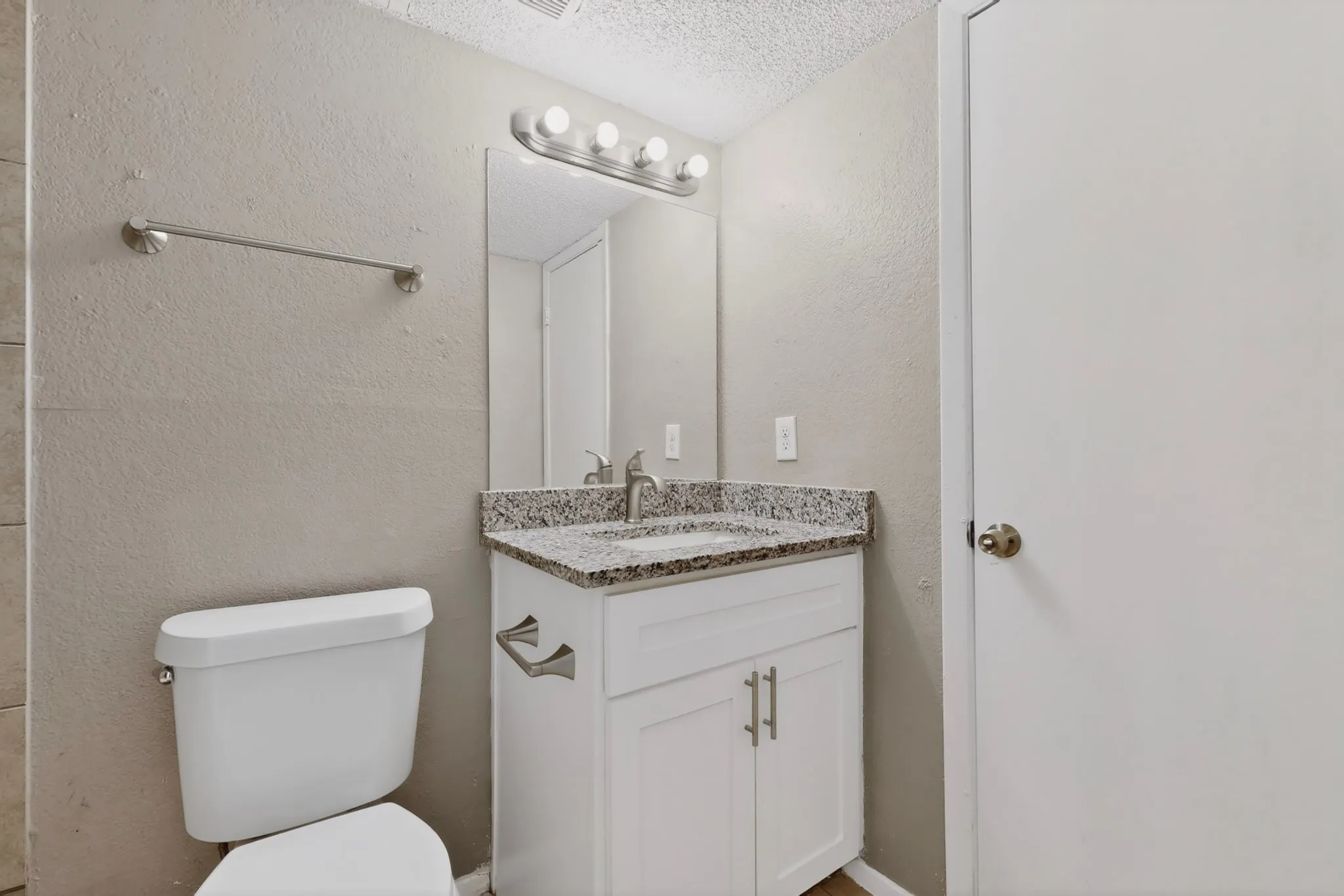 Duplex For Rent in Tarrant County , 8024 Cambridge Circle A, White Settlement, Texas 76108, 2 Bedroom, 2 Bathroom, Garage spaces, 1,000 Sqft, built in 1986, mls#21252479, Real Estate Agent in White Settlement, Homes For Rent in Tarrant county, Homes For Rent in White Settlement, Realtor in White Settlement Texas, Real Estate Brokerage Independent Realty Texas, Luminita Cordes Realtor