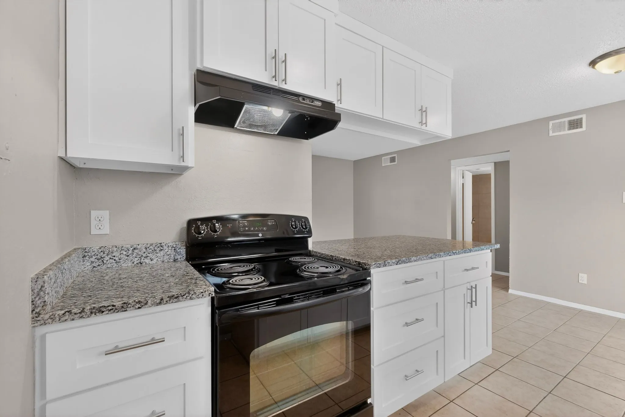 Duplex For Rent in Tarrant County , 8024 Cambridge Circle A, White Settlement, Texas 76108, 2 Bedroom, 2 Bathroom, Garage spaces, 1,000 Sqft, built in 1986, mls#21252479, Real Estate Agent in White Settlement, Homes For Rent in Tarrant county, Homes For Rent in White Settlement, Realtor in White Settlement Texas, Real Estate Brokerage Independent Realty Texas, Luminita Cordes Realtor