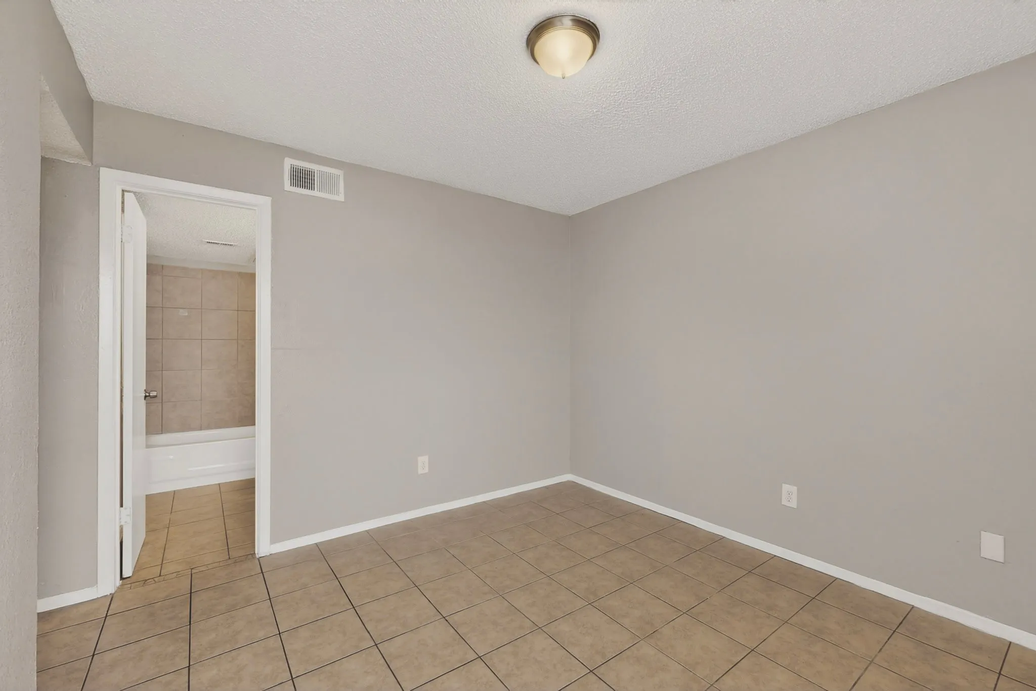 Duplex For Rent in Tarrant County , 8024 Cambridge Circle A, White Settlement, Texas 76108, 2 Bedroom, 2 Bathroom, Garage spaces, 1,000 Sqft, built in 1986, mls#21252479, Real Estate Agent in White Settlement, Homes For Rent in Tarrant county, Homes For Rent in White Settlement, Realtor in White Settlement Texas, Real Estate Brokerage Independent Realty Texas, Luminita Cordes Realtor